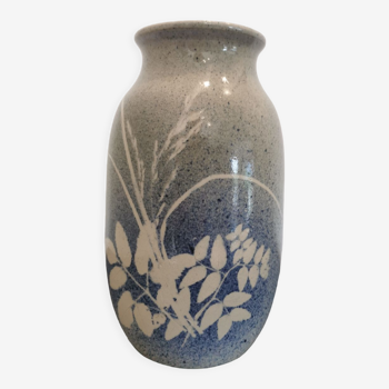 Floral design potter's vase