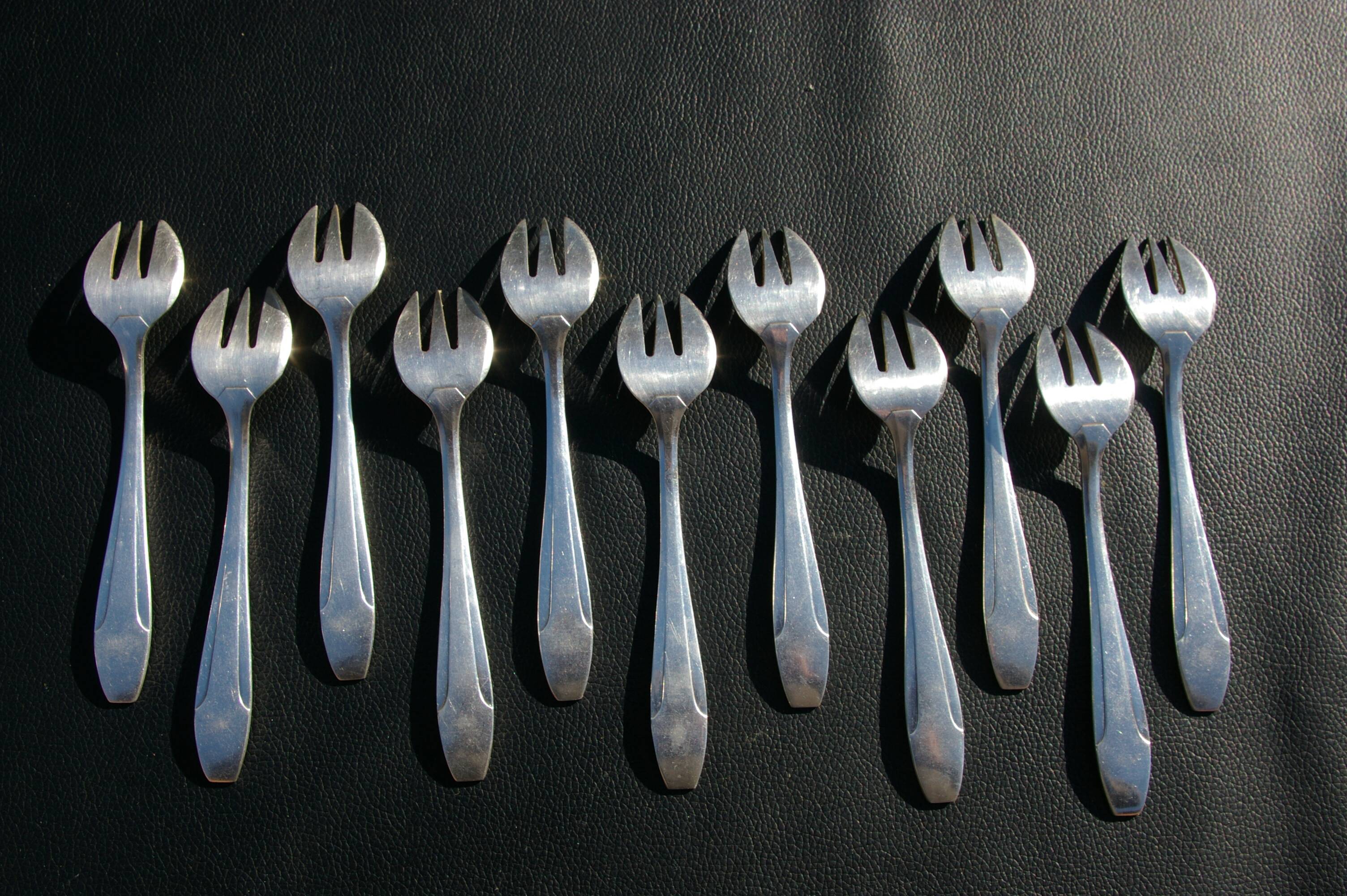 11 APOLLO Art Deco silver plated oyster forks