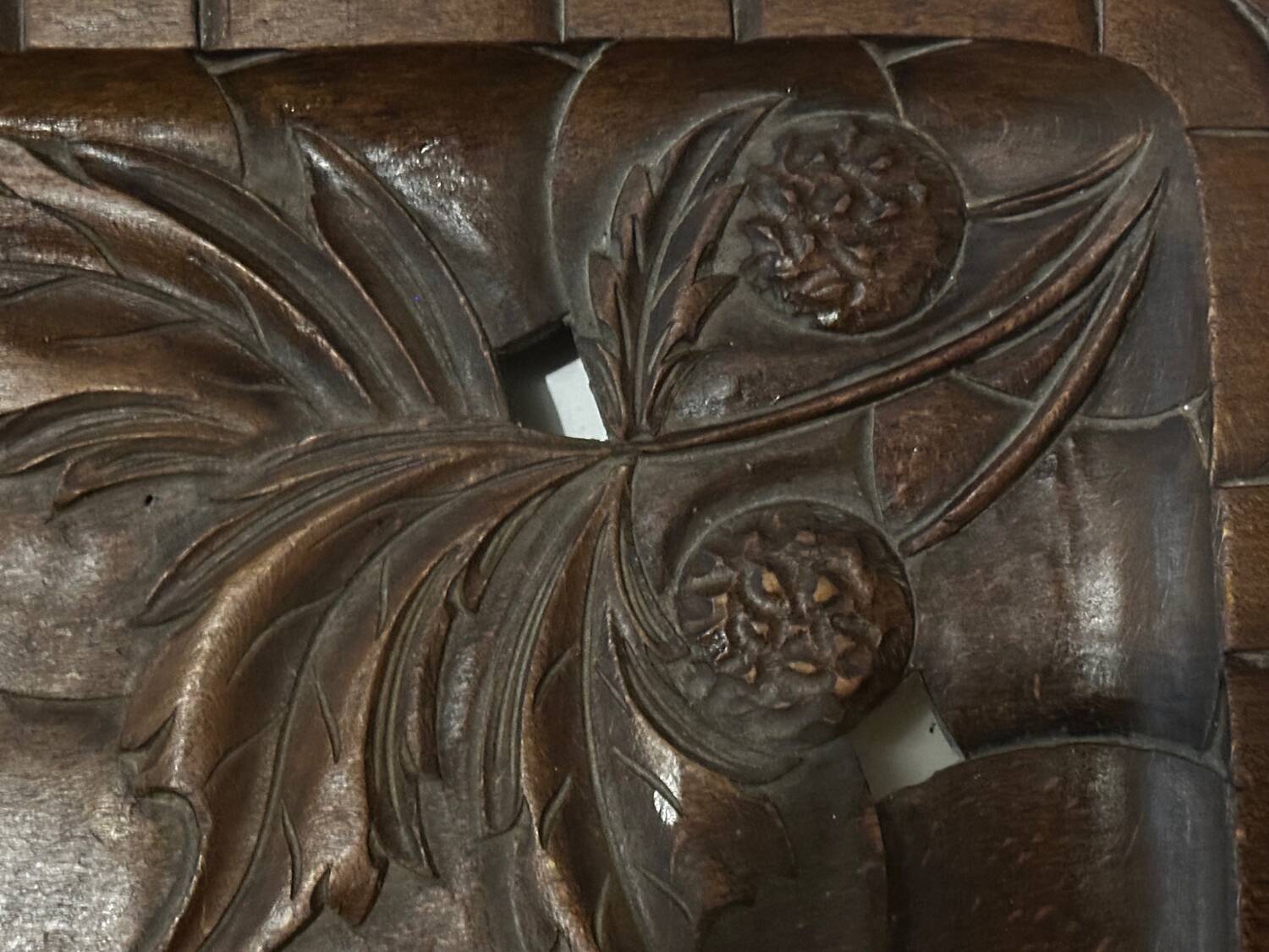 Grand Plateau/ Vintage 1950s Ashtray in Carved Wood