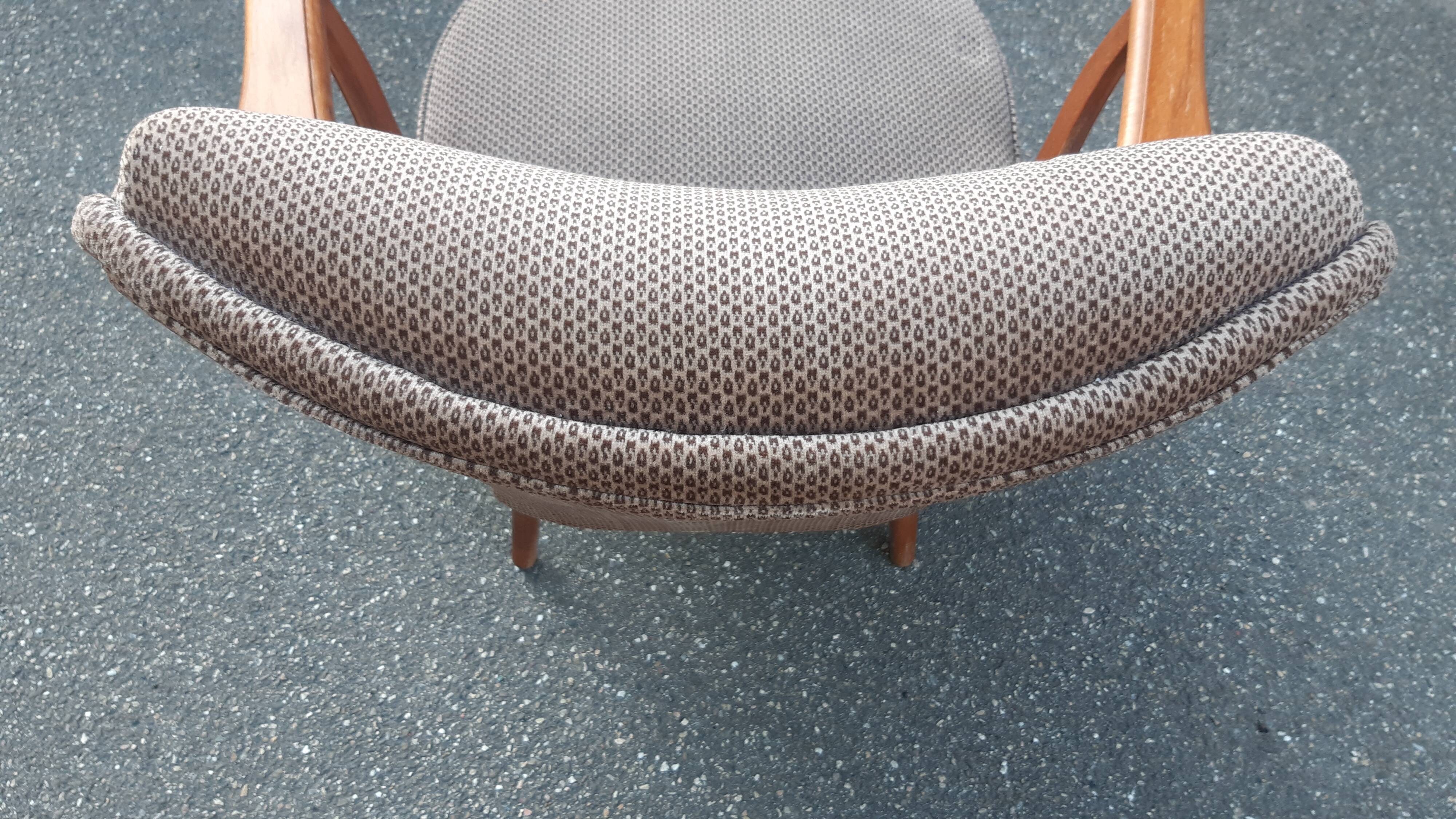 Cocktail armchair with armrests