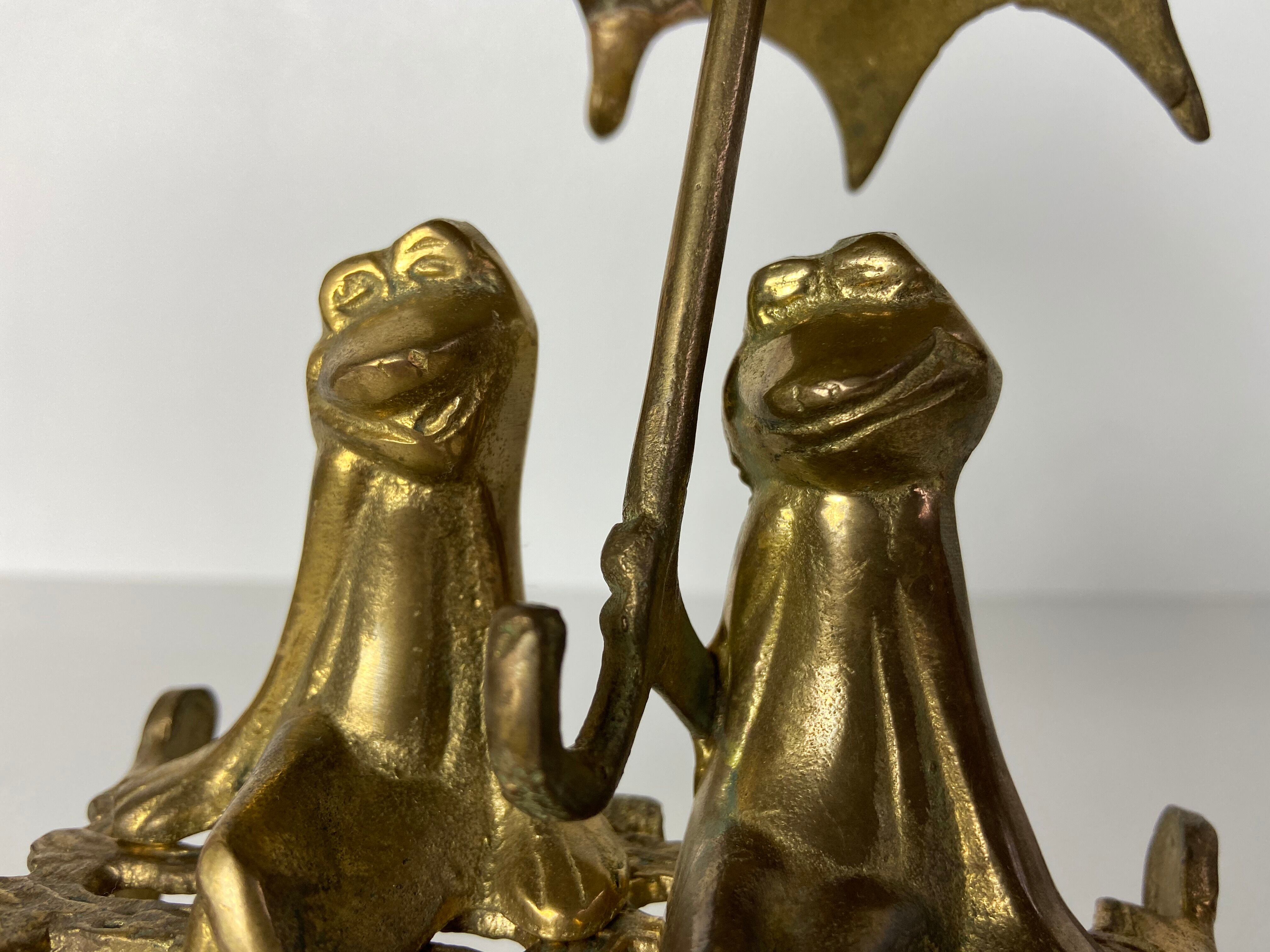 Decorative frogs in gilded brass
