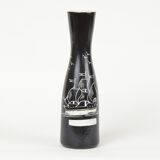 Vase in porcelain with motif of the ship