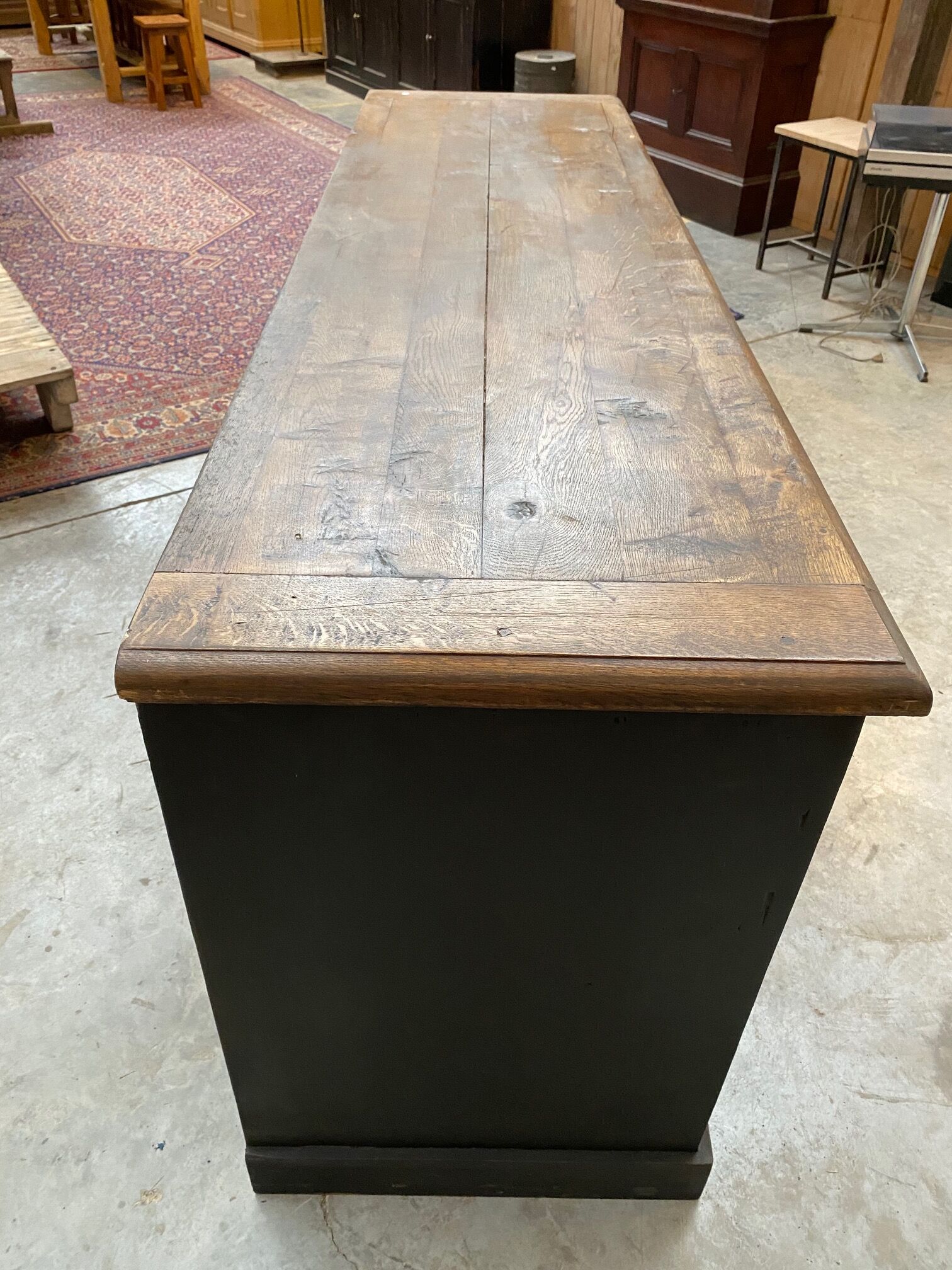 Furniture with 20th valves