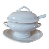 Mustard pot in the shape of a soup tureen made of German or French porcelain.