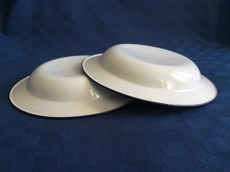 Set of 2 hollow plates enamelled white vintage basins