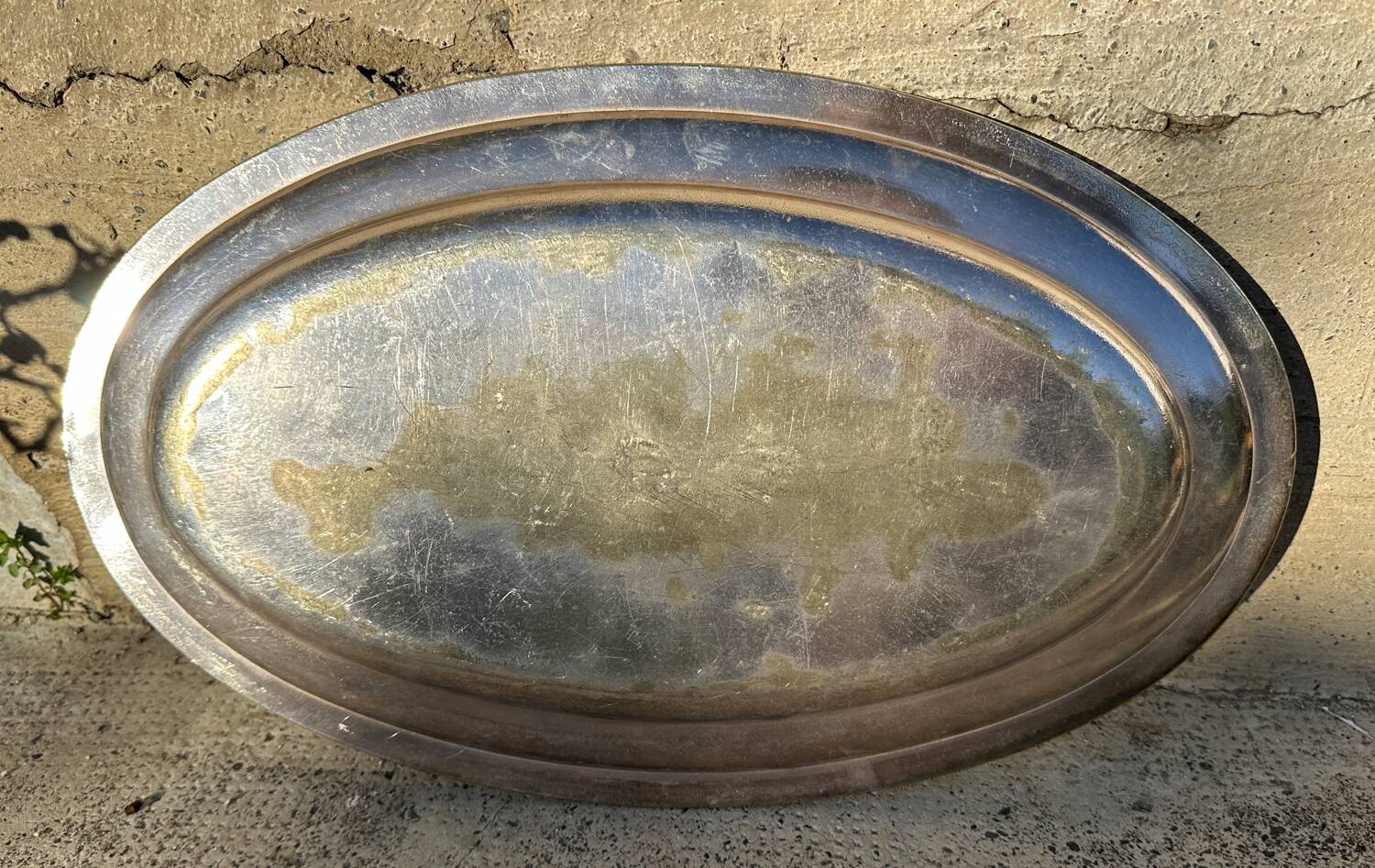 Ancien beau plat ovale en métal blanc argenterie