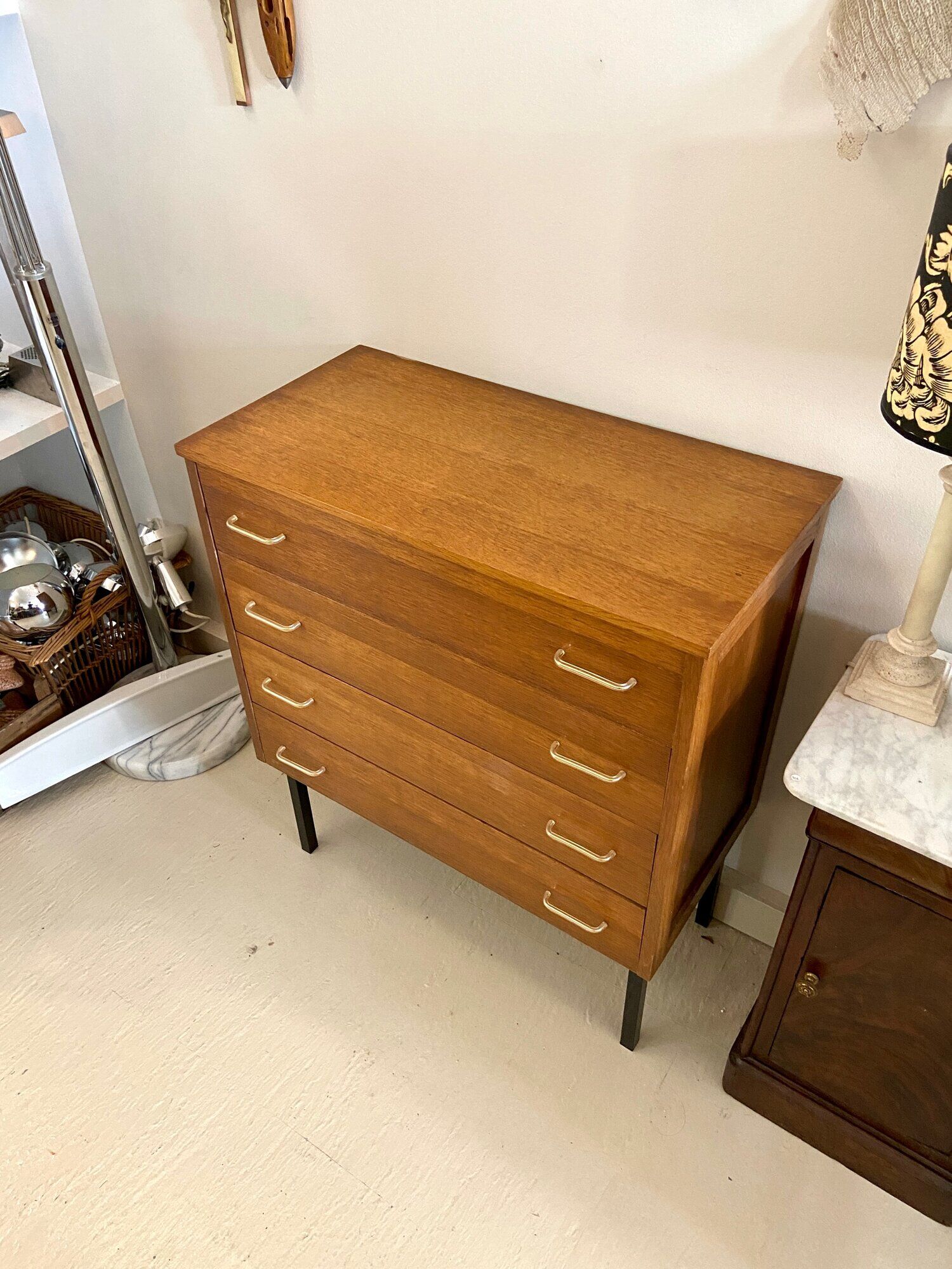 Commode 4 tiroirs en bois et métal noir années 1960