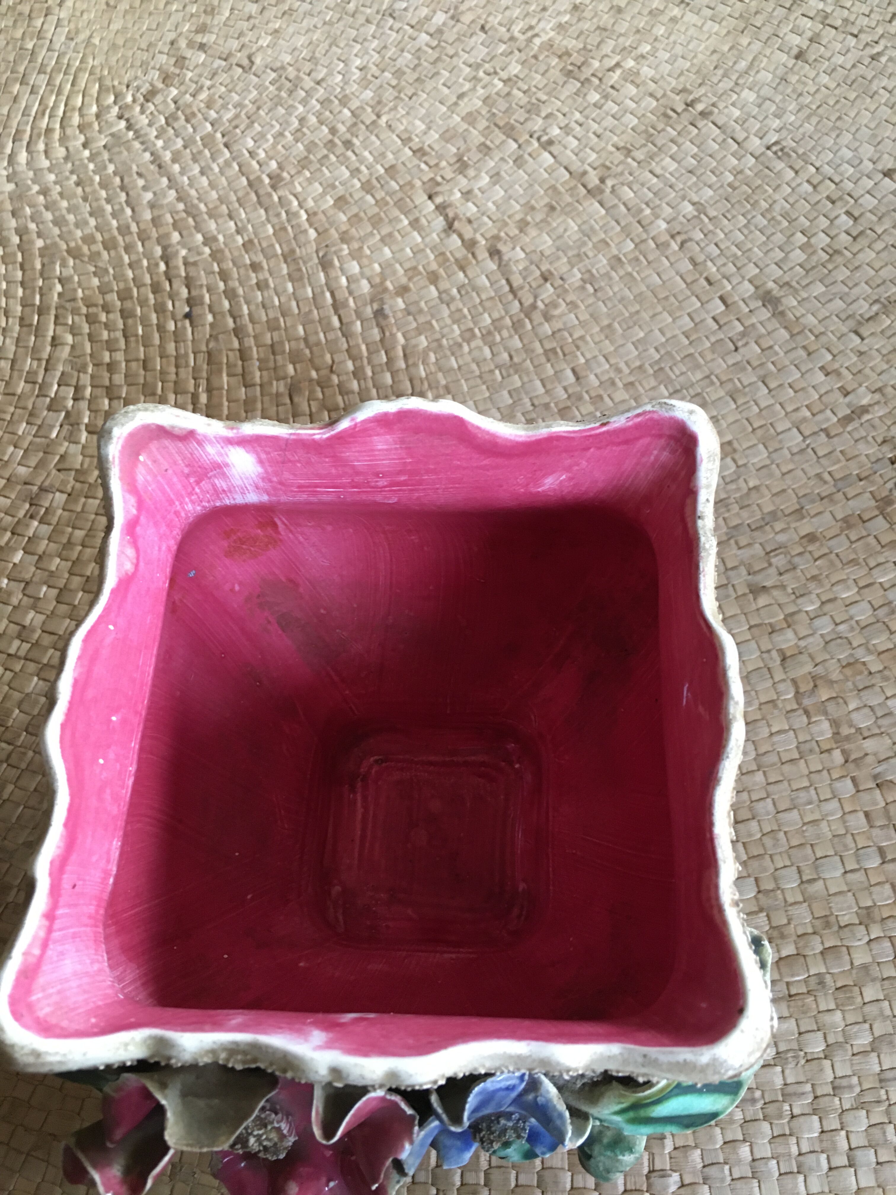 Cache pot in dabbling