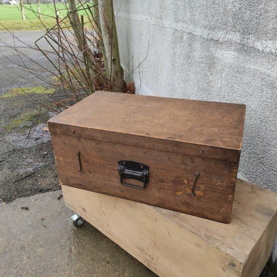 Suitcase, wooden trunk
