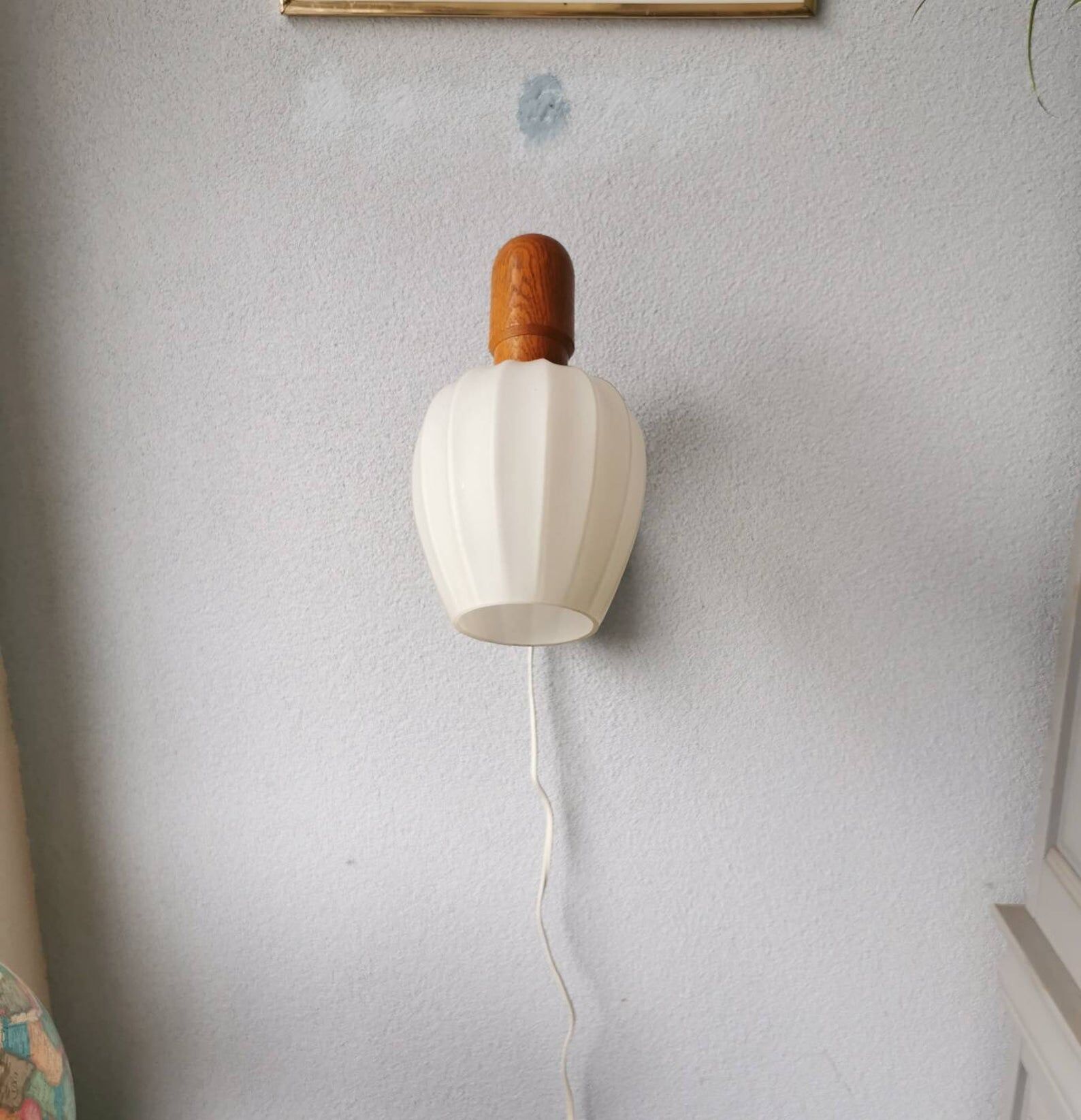 Apply with 1970 pleated glass blind