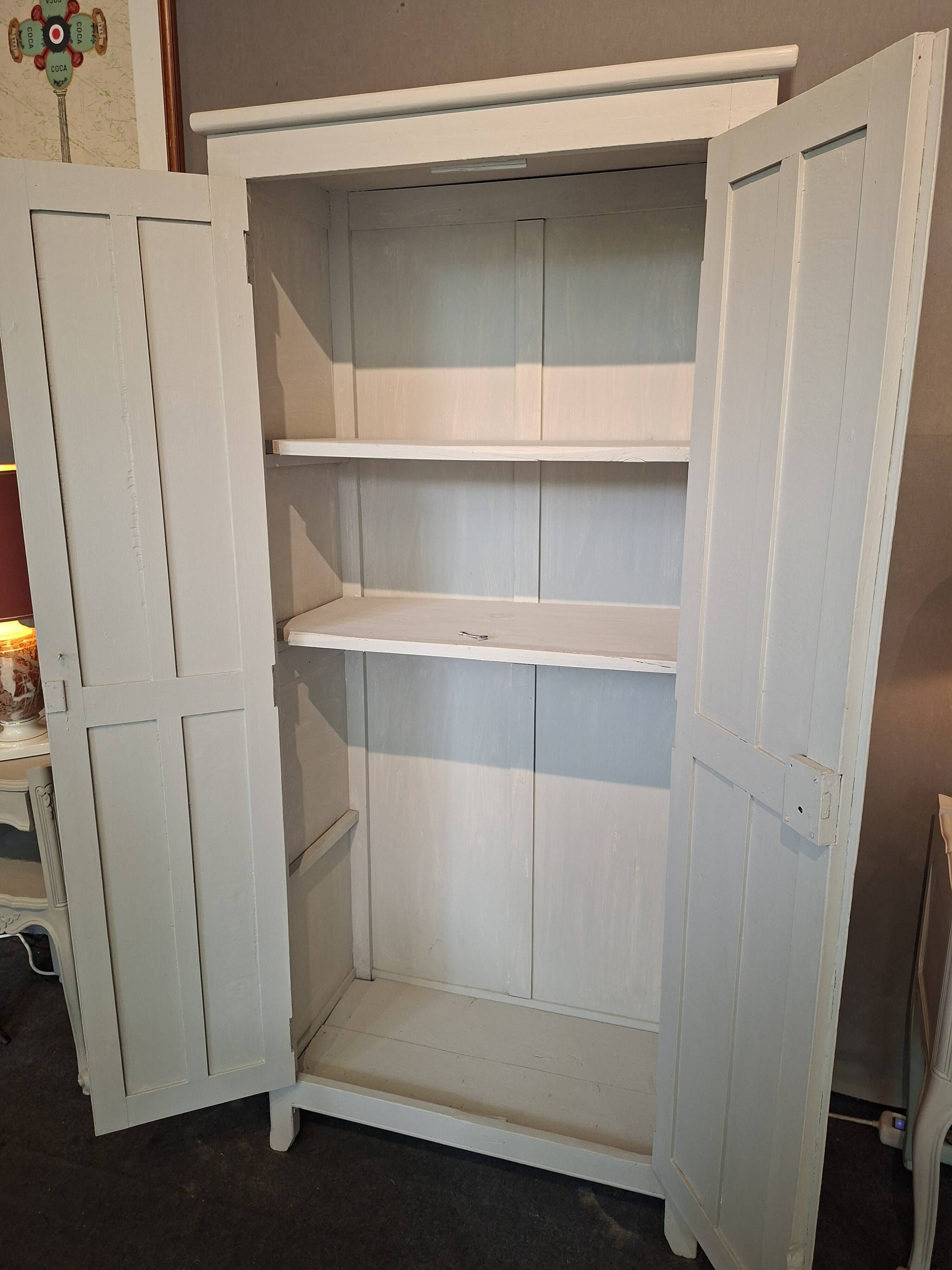 Armoire parisienne 