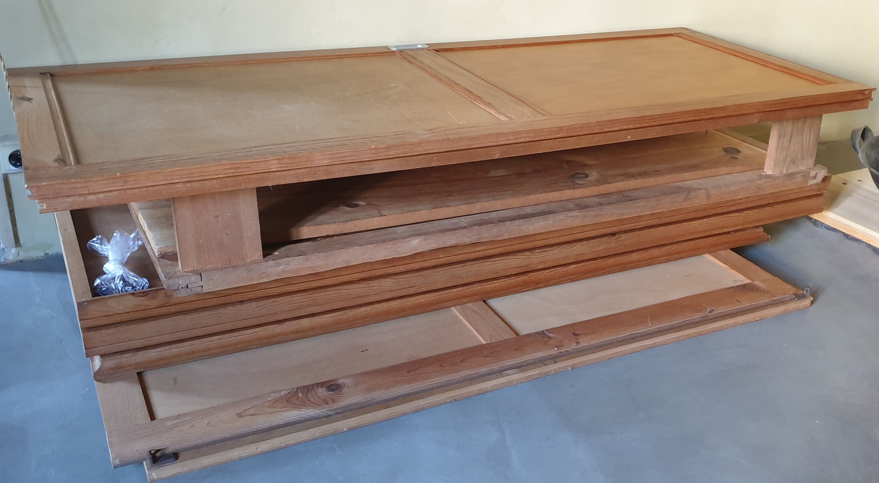 Parisian wardrobe with sliding doors