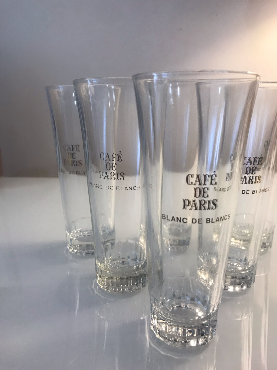 5 old glasses of brasserie café de paris