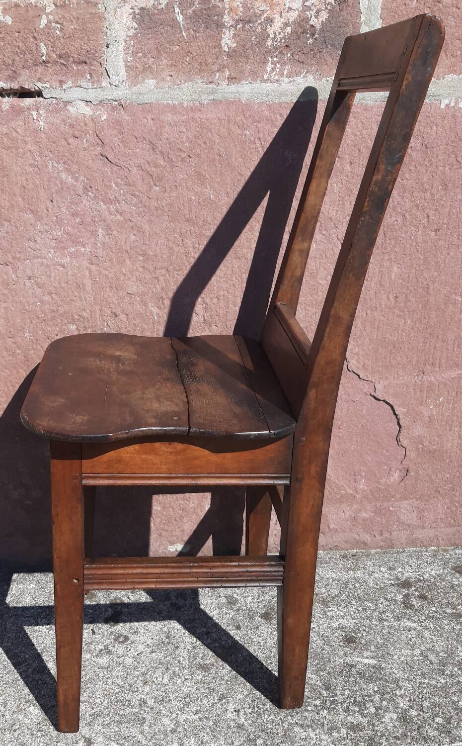 Lorraine chair in wood, 18th century.