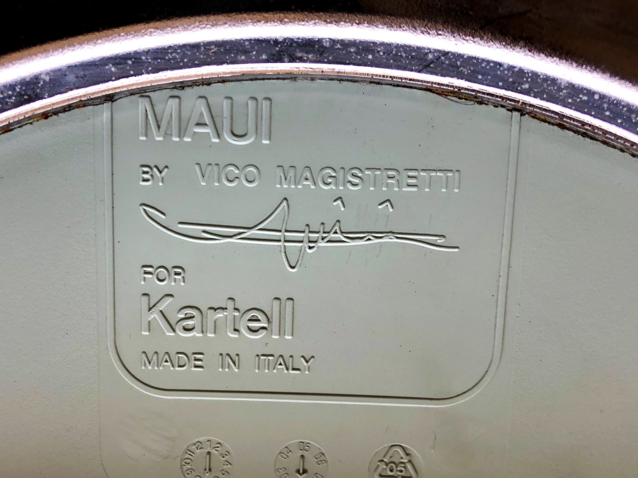 Mauï Kartell office chair design Vico Magistretti swivel wheel