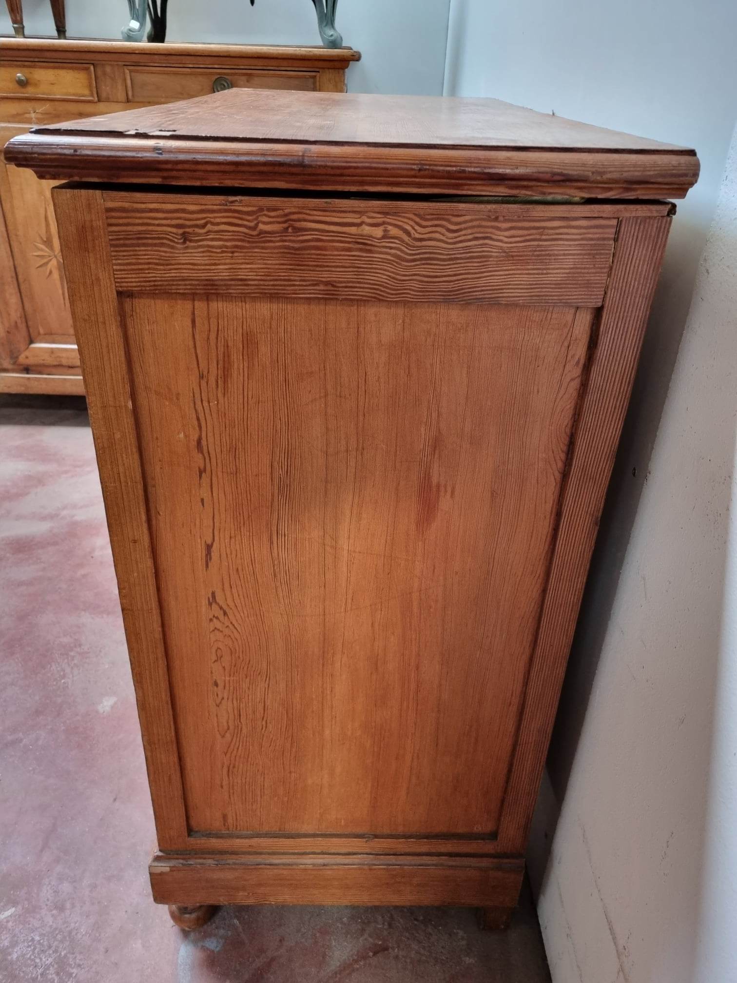 Pitchpin washbasin chest of drawers