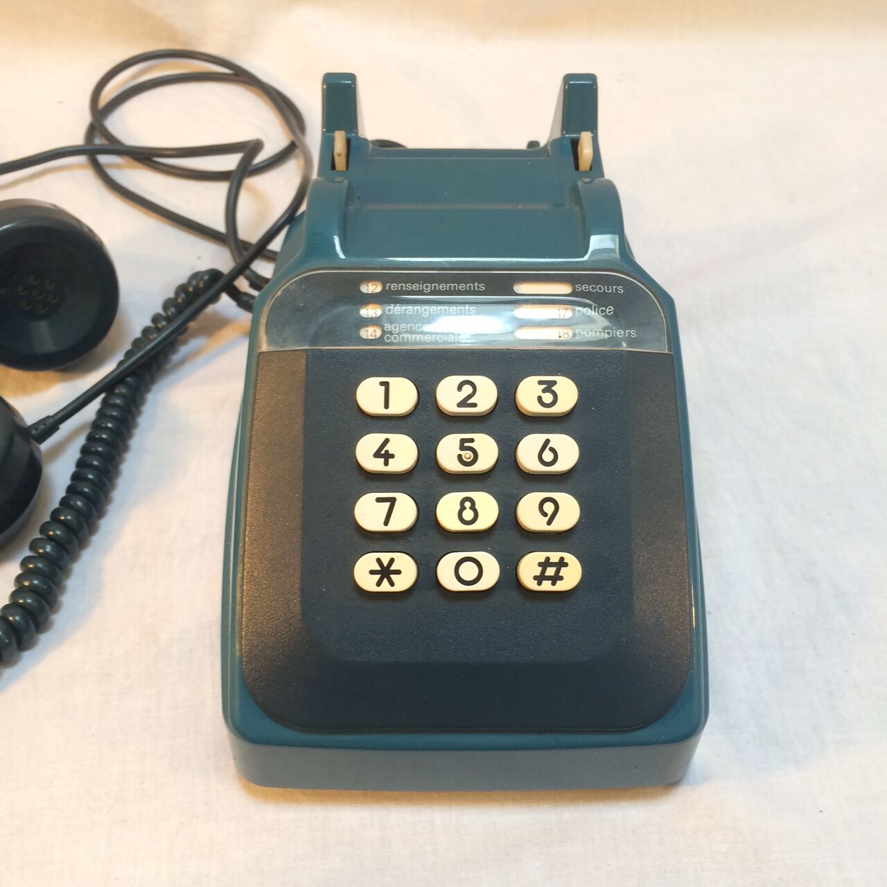 Socotel S63 vintage phone with keys 80
