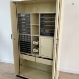 Metal cabinet