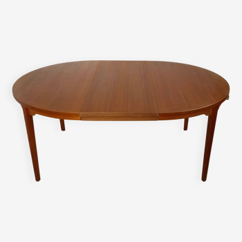 Danish round dining table by Sören Willadsen in teak, 60s