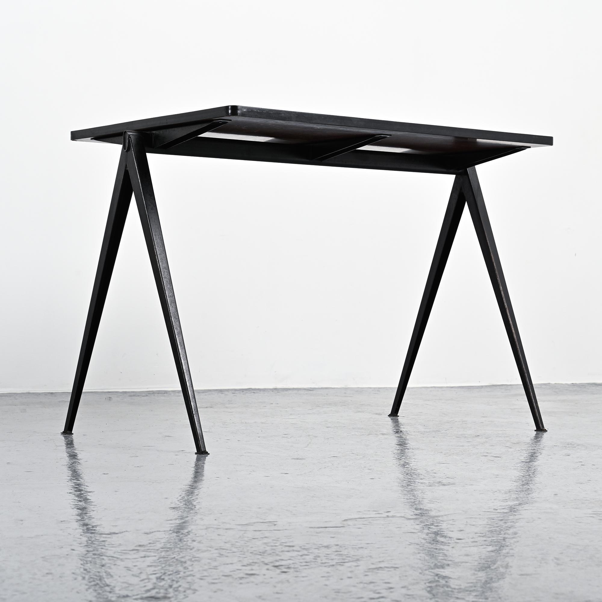 Bureau Pyramide par Wim Rietveld, circa 1960