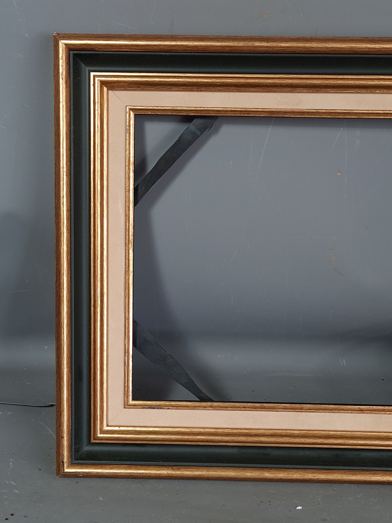 Gilded wood frame gold leaf / lacquered 40x32 cm, foliage 35x22 cm SB