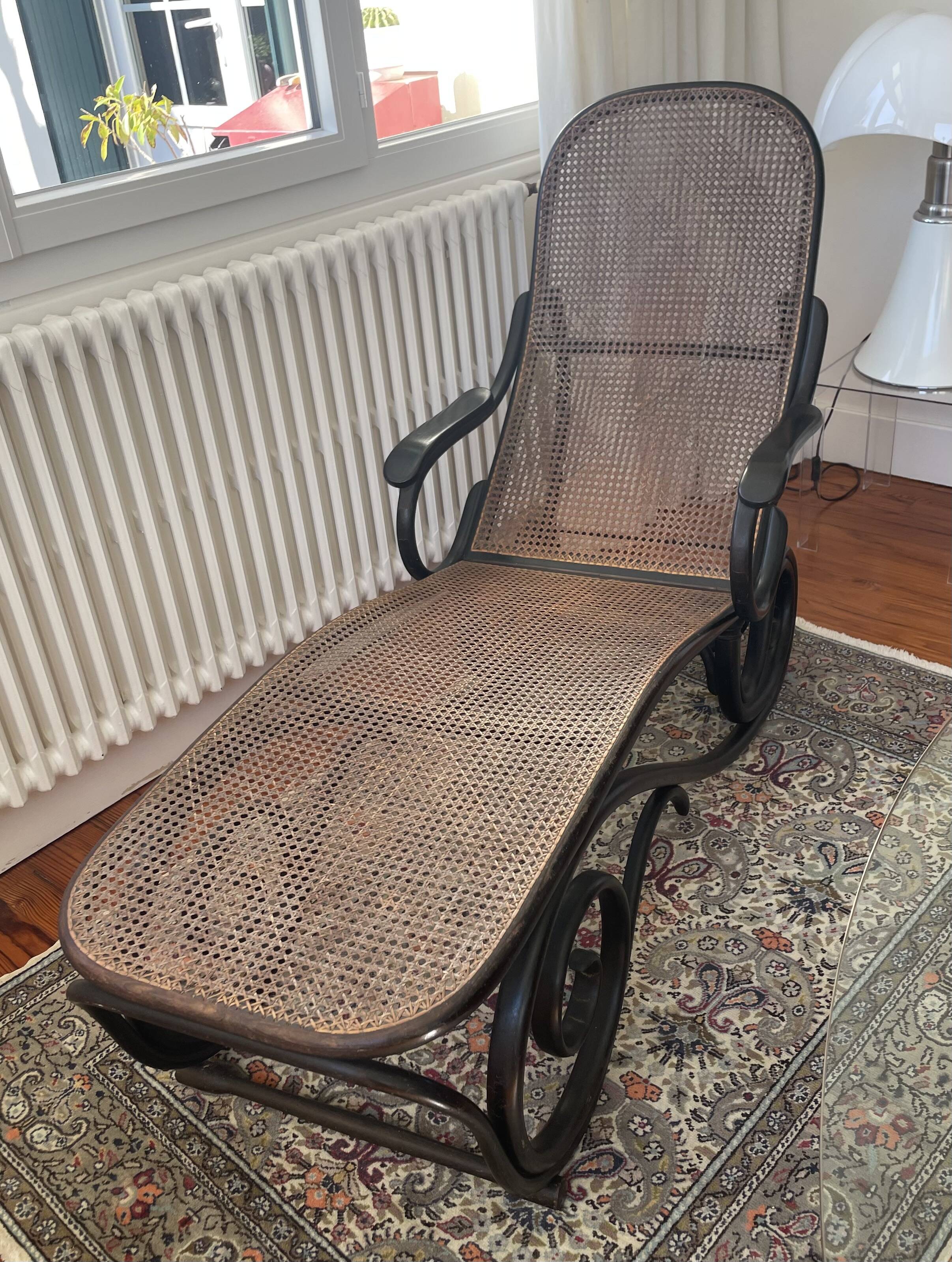 Thonet bentwood chaise longue