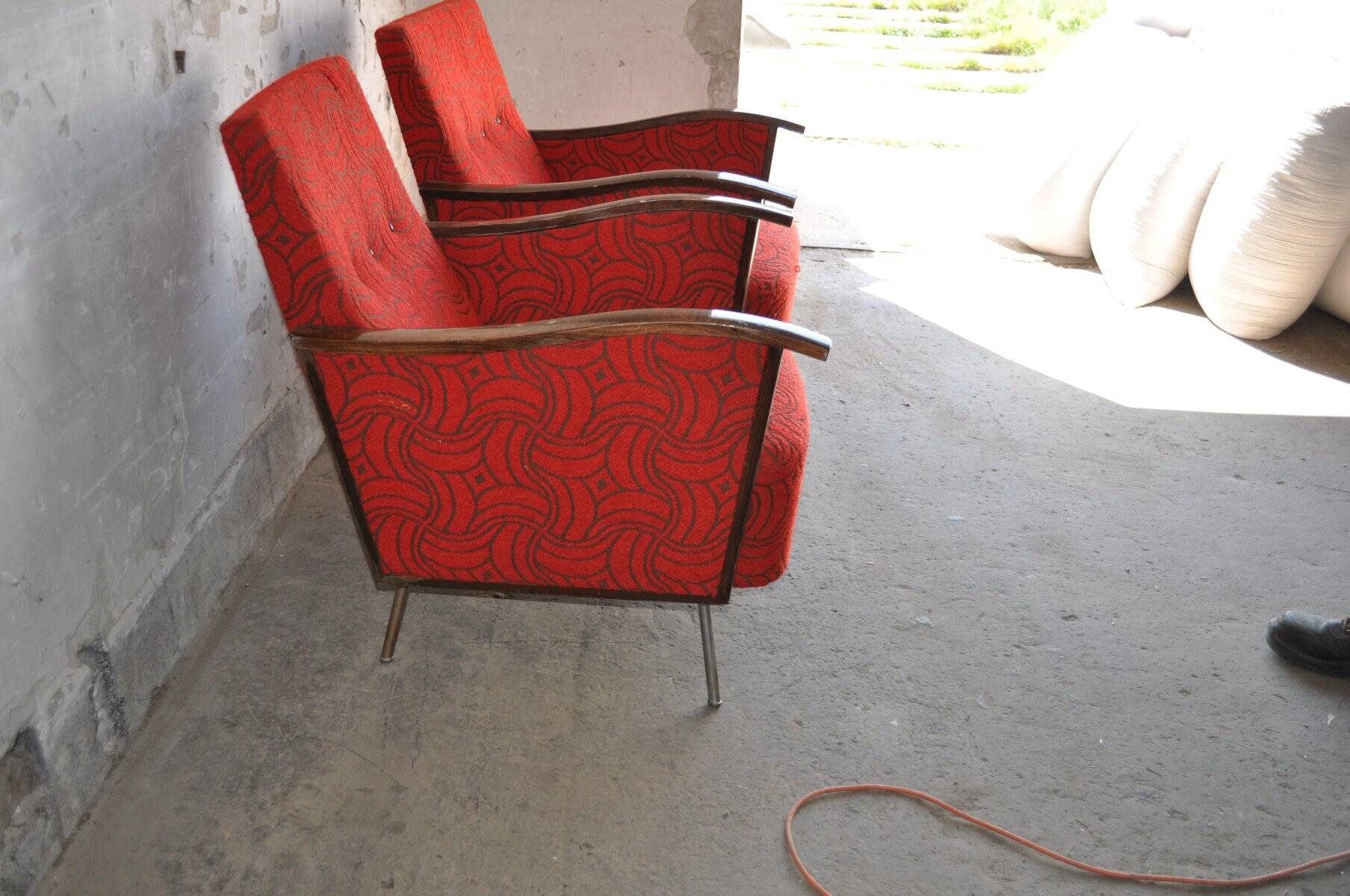 Set of 2 Bauhaus club armchairs in multicoloured chrome metal and wood, 1940s fabric.