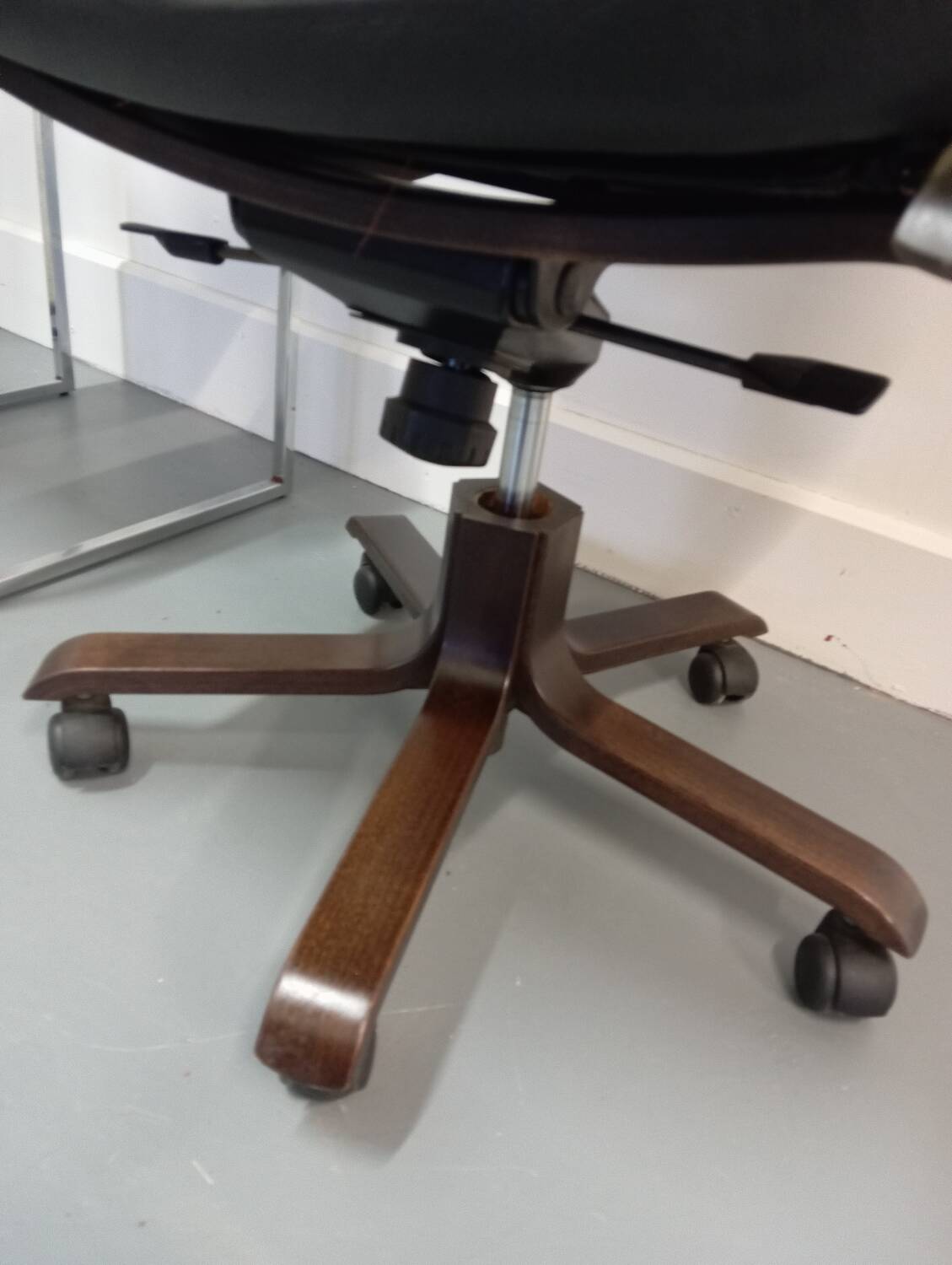 Westnofa Scandinavian office armchair in leather