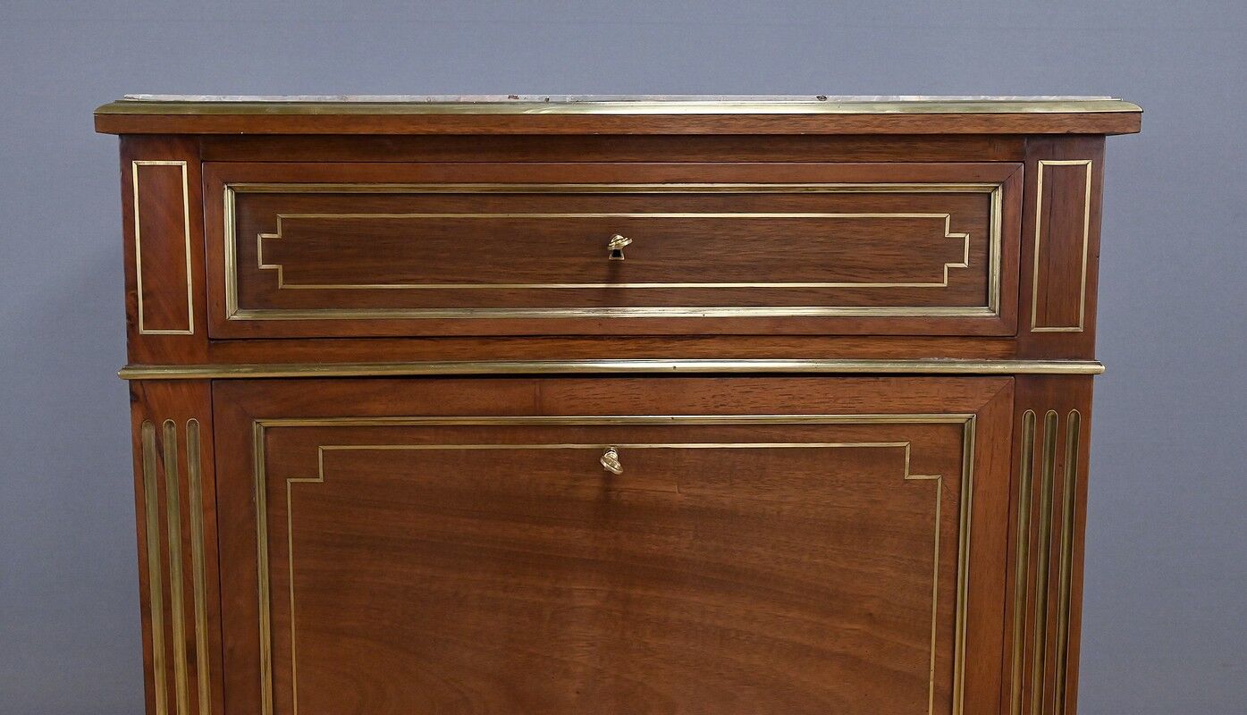 Secrétaire en acajou, style Louis XVI, époque Napoléon III – 2ème partie XIXe