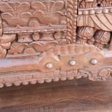 Coffre haut ancien en bois