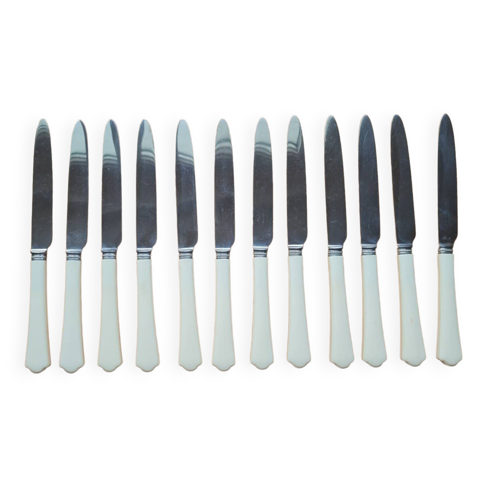 Set of 12 bakelite knives