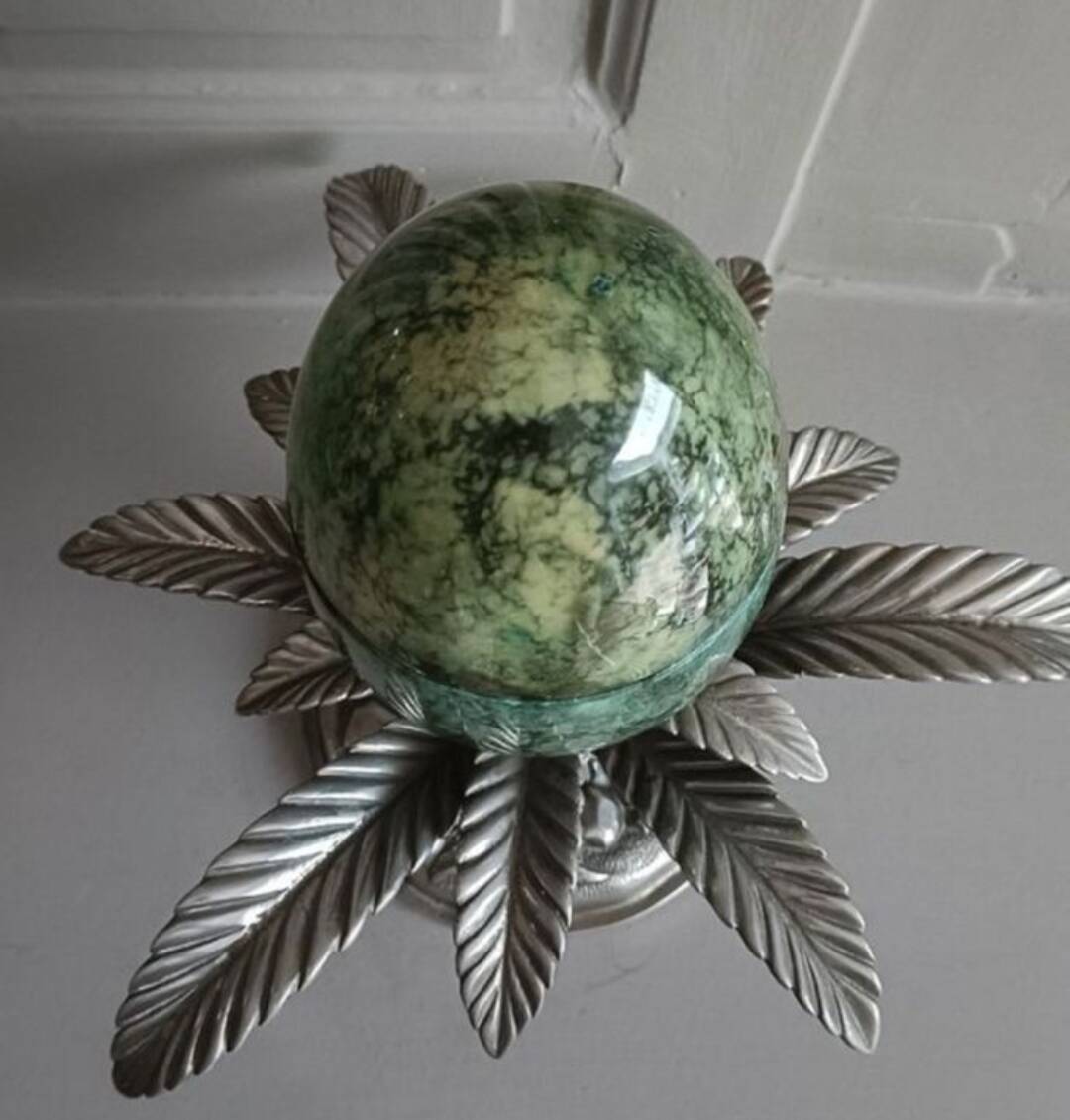 Oeuf en marbre et bronze, Art Déco