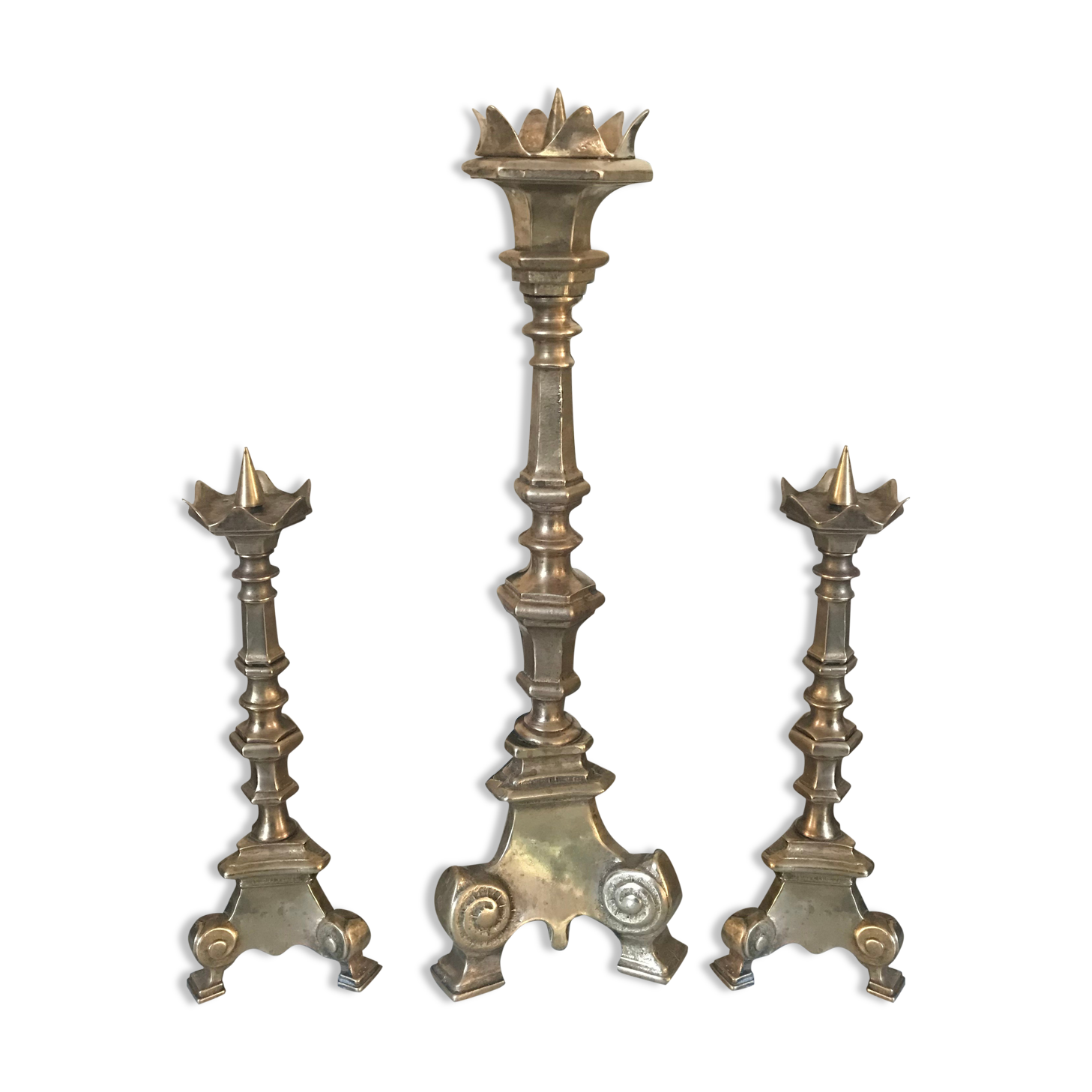 Lot de 3 bougeoirs tripodes en bronze doré
