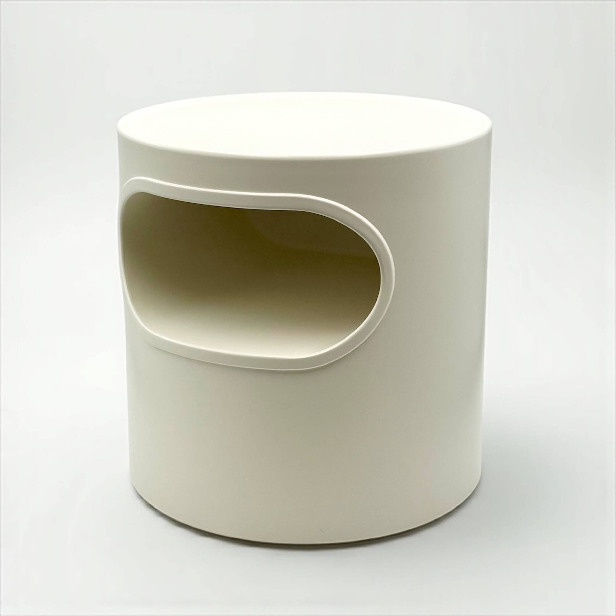 White Artemide Giano Vano Side Table, Italy 1970s – Space Age Design