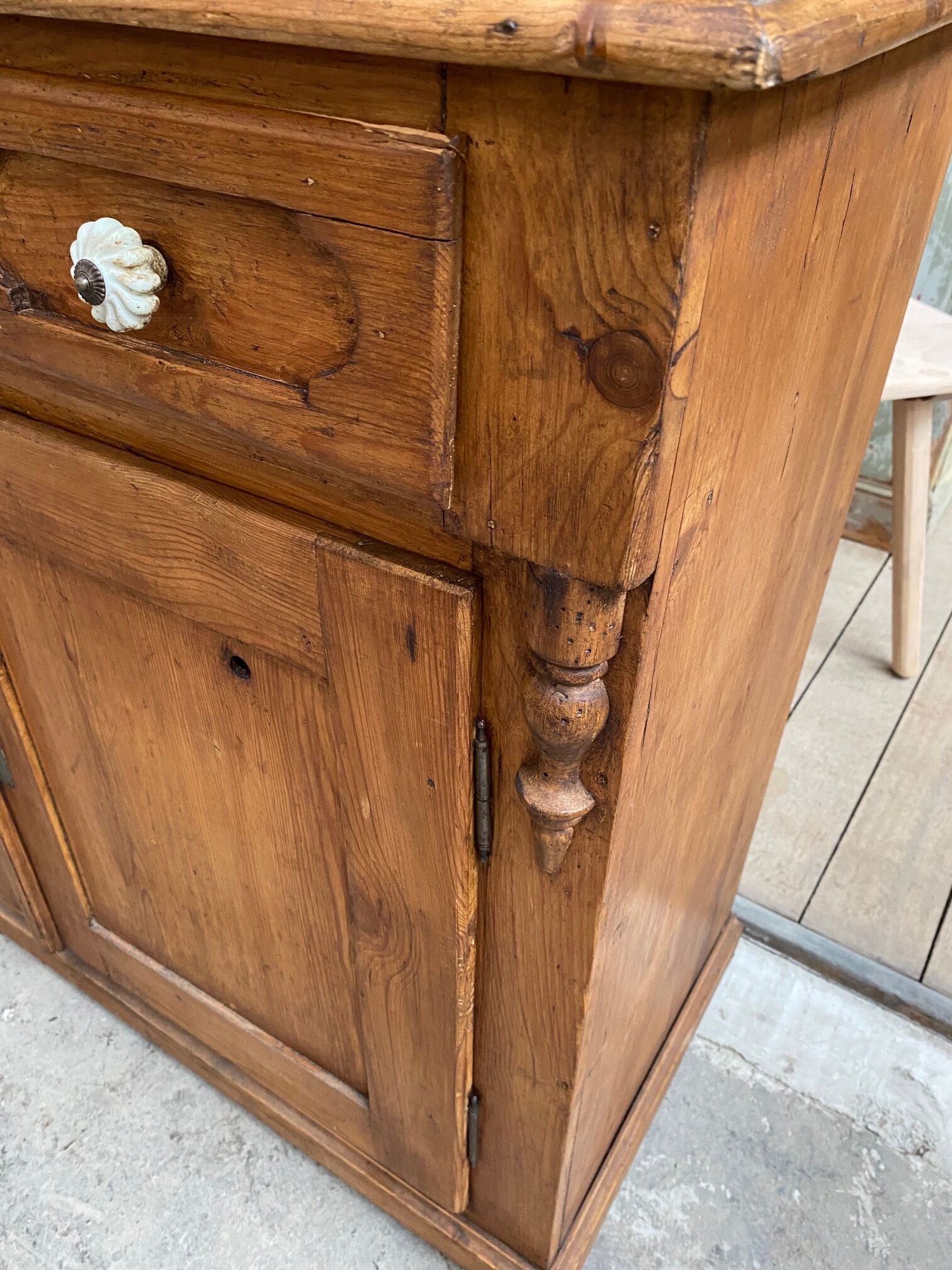 Early XXth century fir China buffet