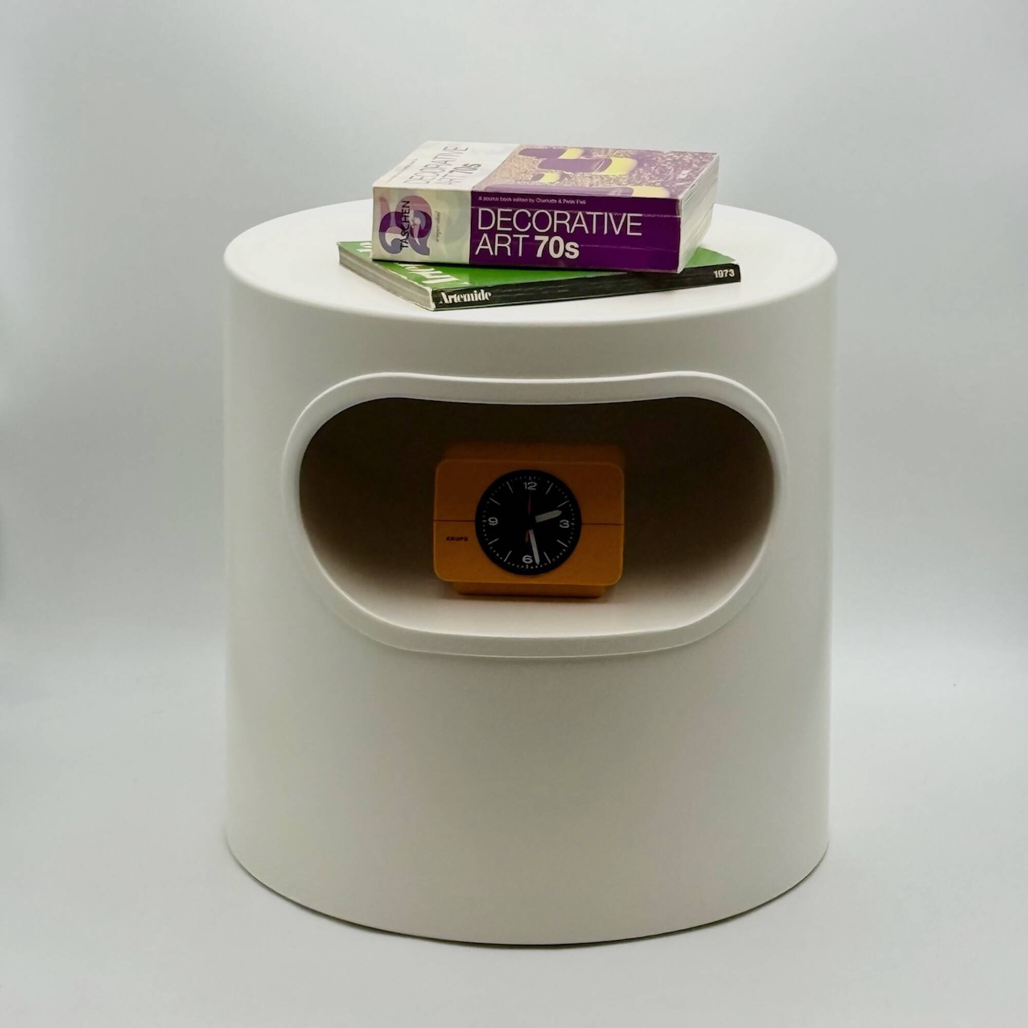 White Artemide Giano Vano Side Table, Italy 1970s – Space Age Design