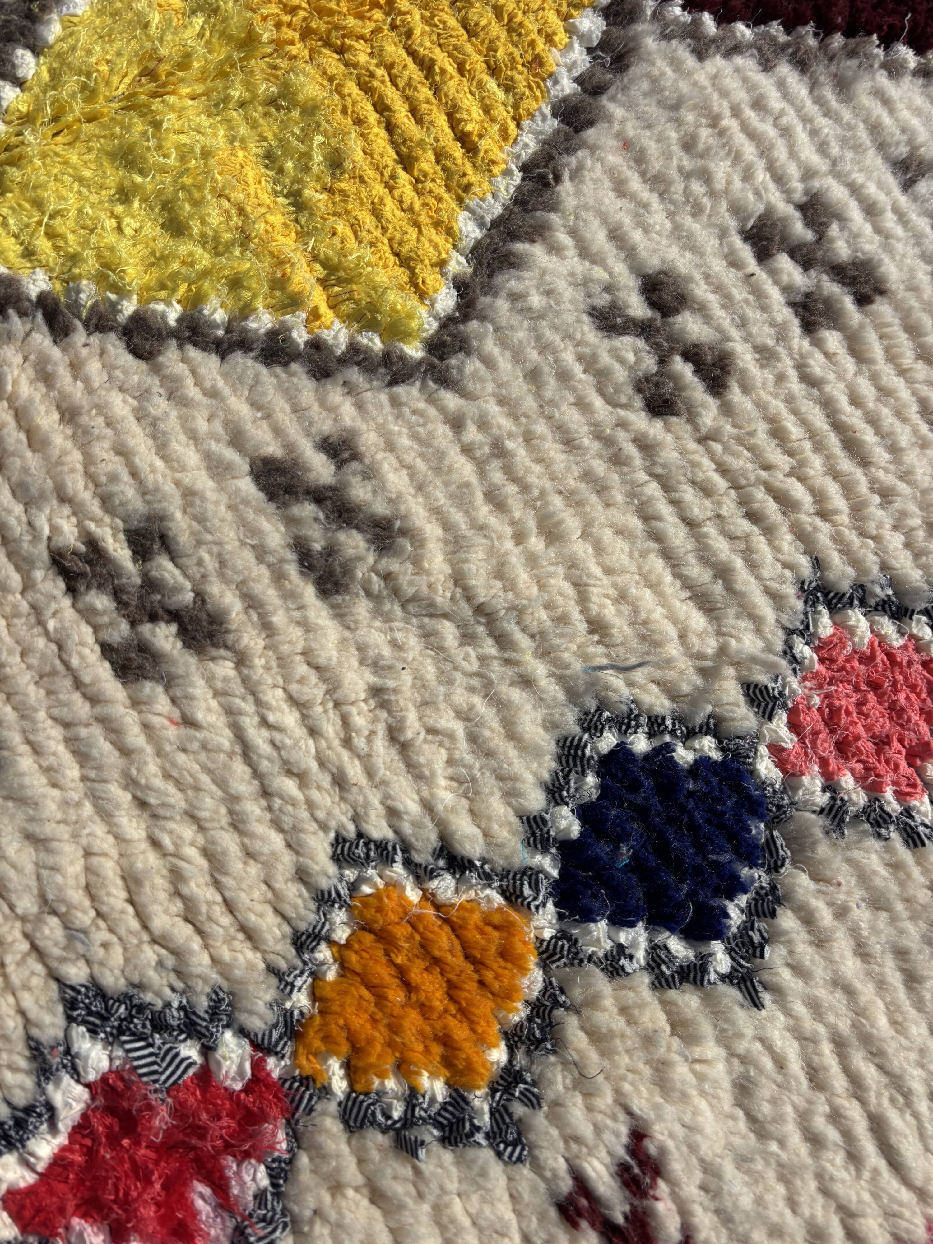 Azilal Berber rug – Unique handcrafted wool piece – 140x240 cm