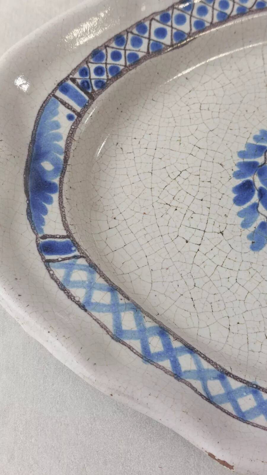 Old ceramic dish, Forges les Eaux / black bottom, late 19th century