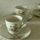 Coffee cups in porcelain decorated with a barb.