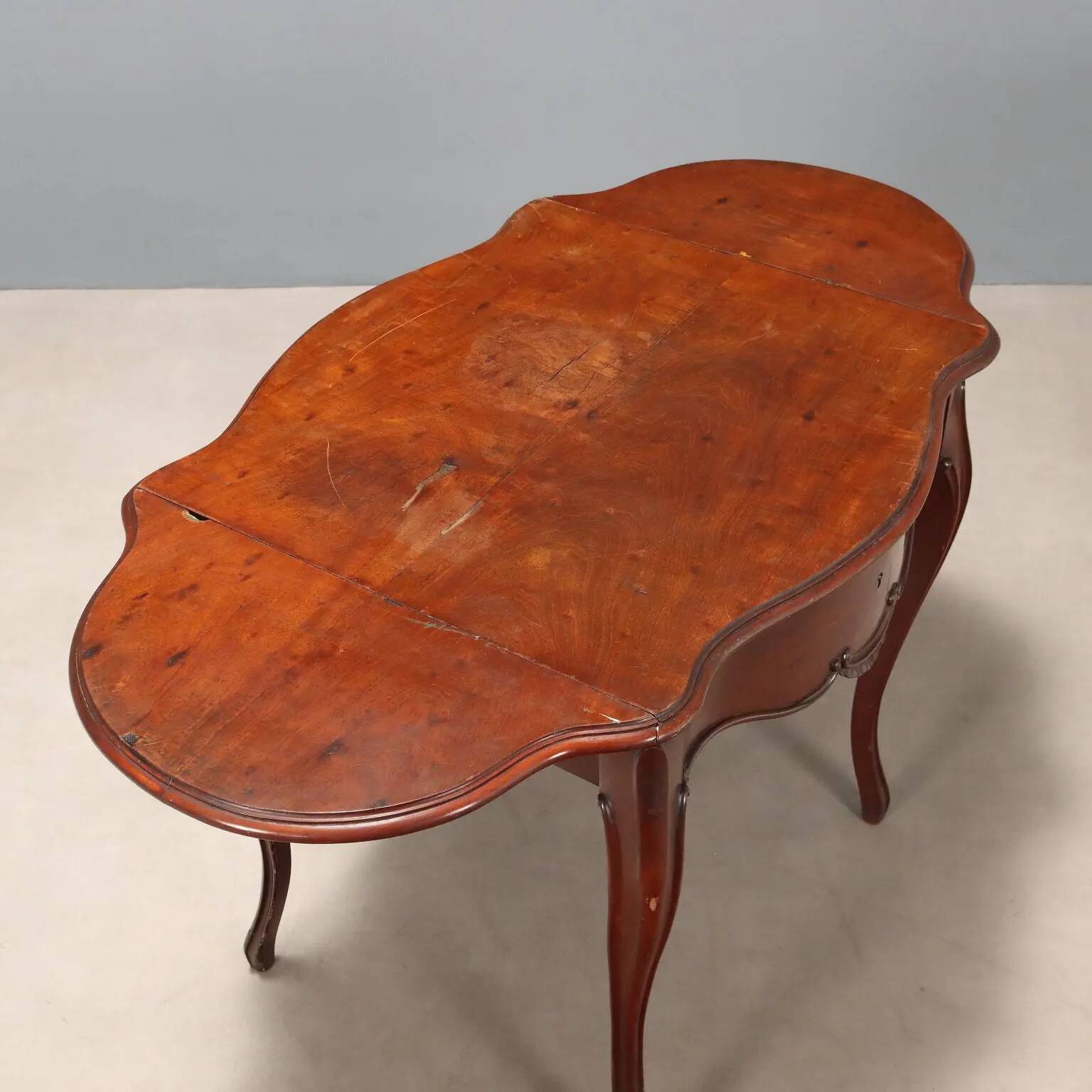 Antique Louis-Philippe coffee table in mahogany, France, 19th century.