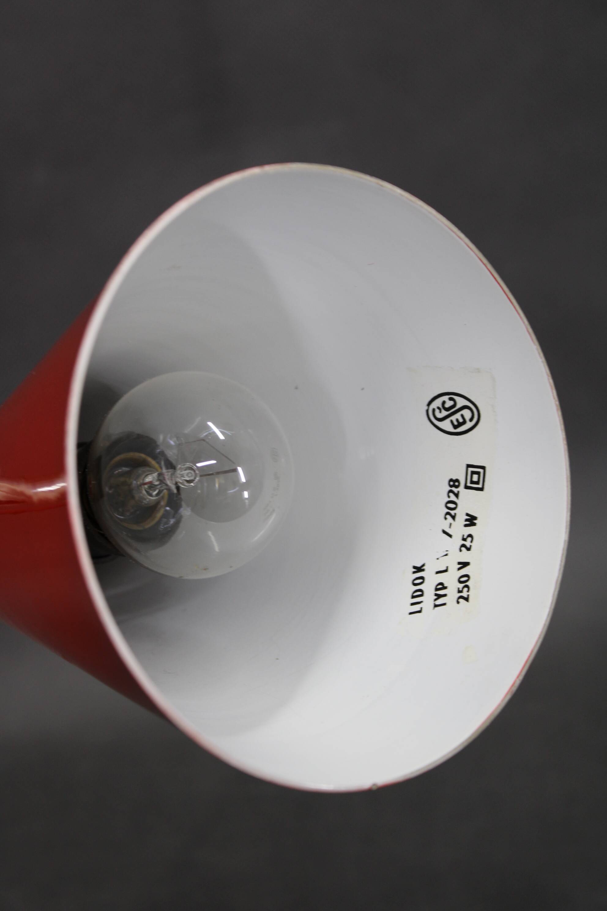 Lampe de table en chrome rouge Josef Hurka, Tchécoslovaquie années 1970