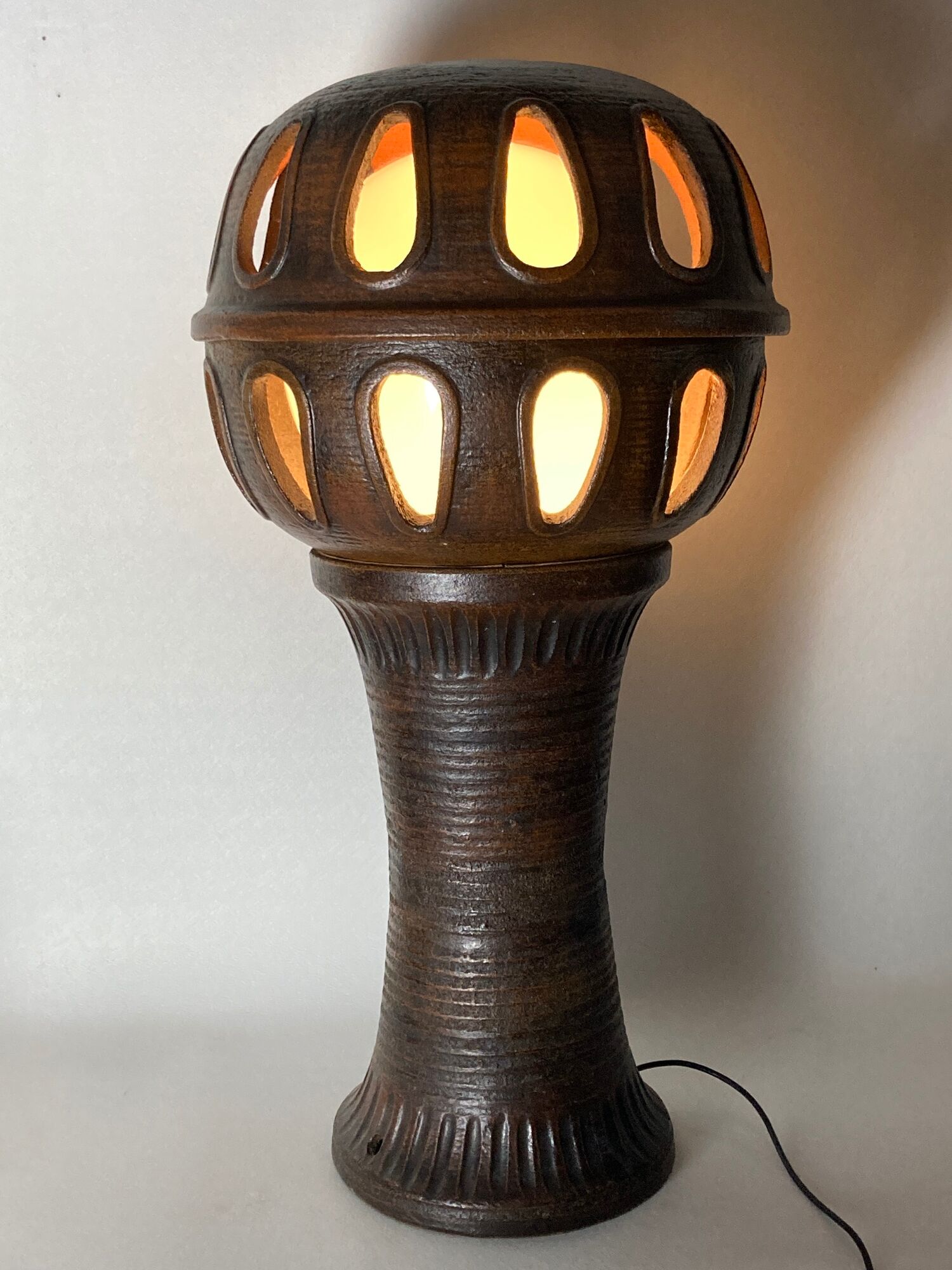 Lampadaire champignon brutaliste en céramique 100 cm, années 1960