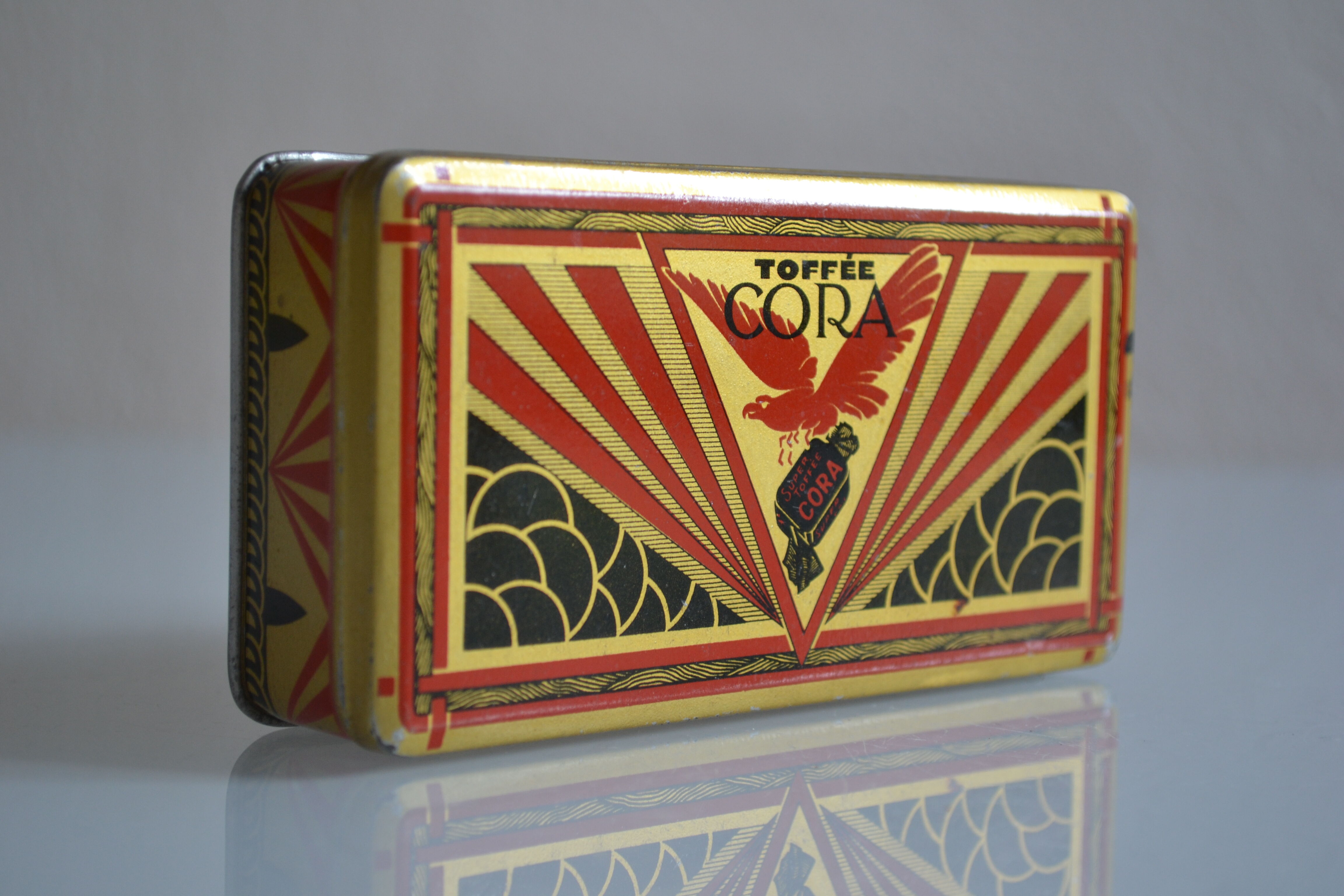 Advertising box toffee cora tole lithograph