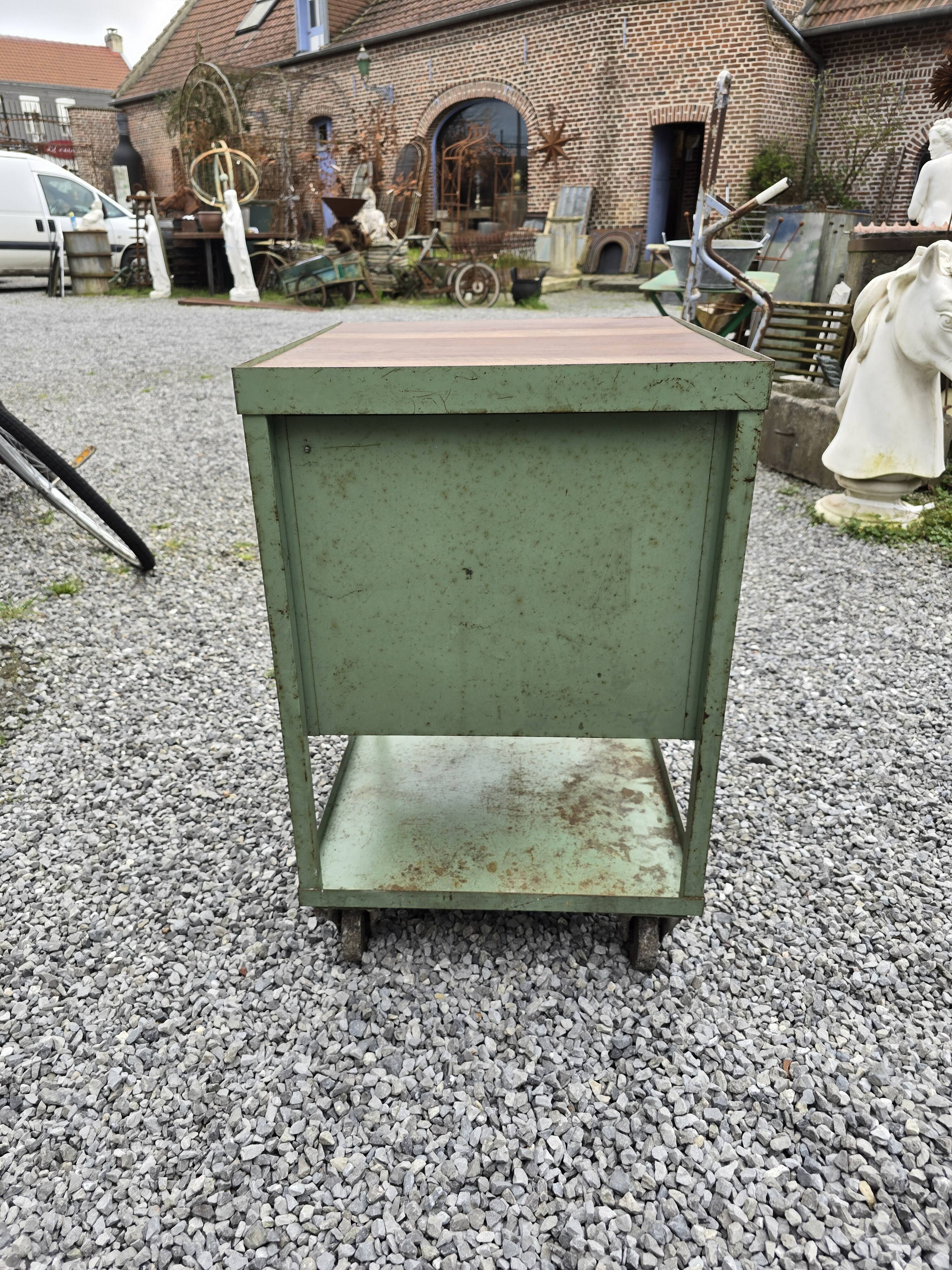 Workshop trolley with one metal drawer