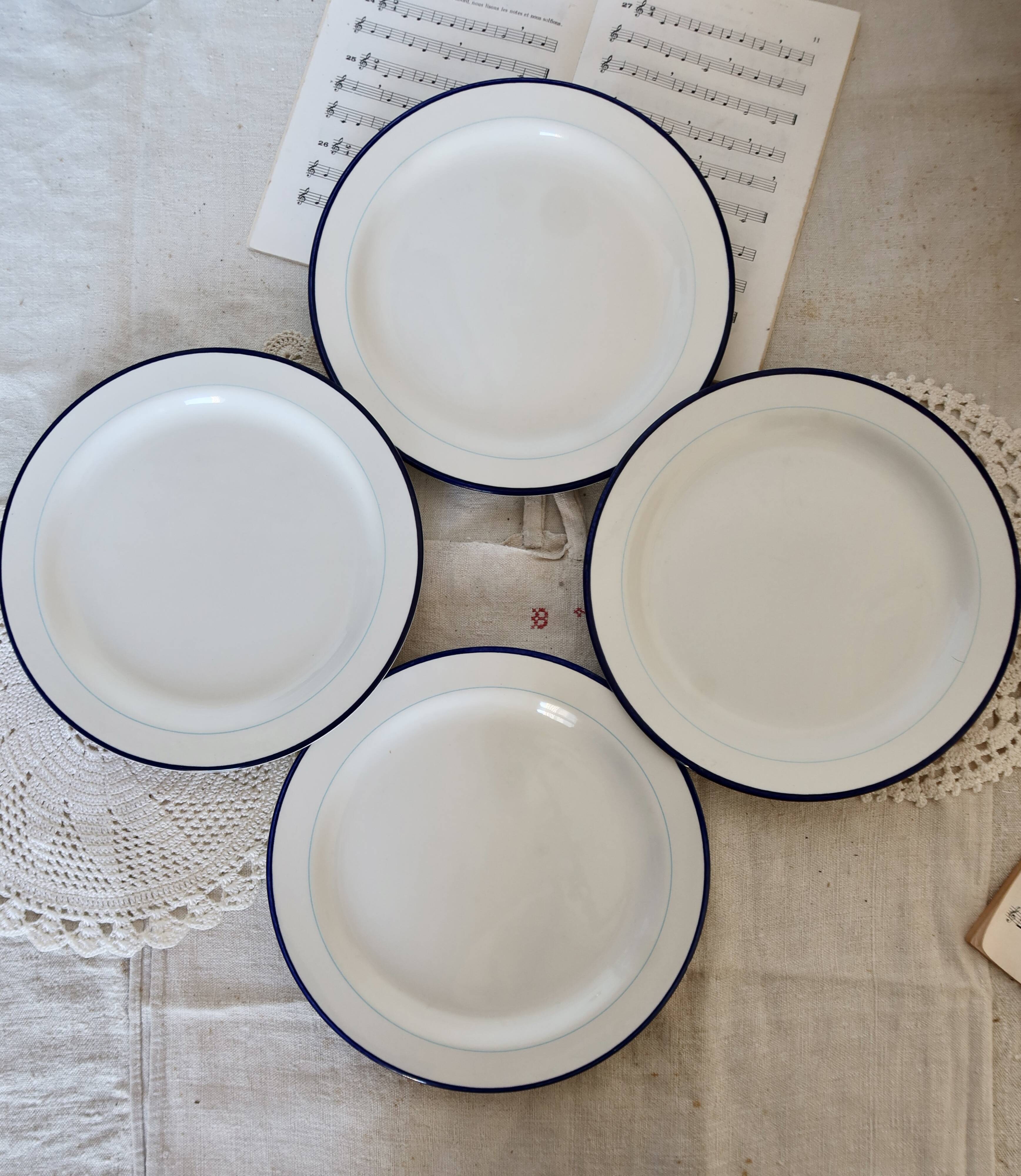 4 vintage Italian blue and white porcelain Nueva Fontebasso dinner plates
