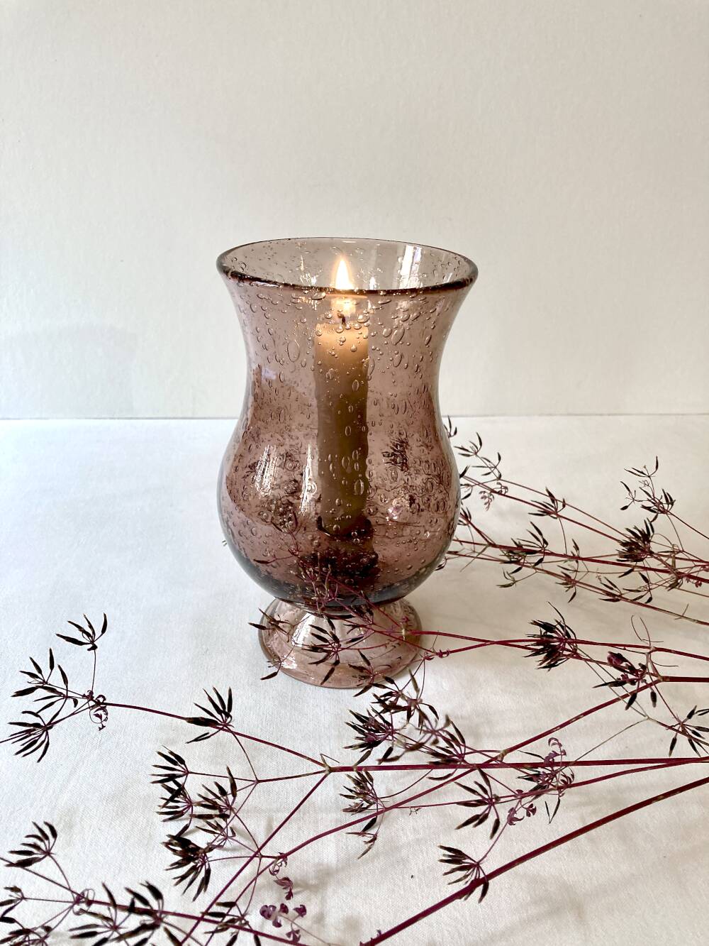 Bougeoir Biot en verre bullé violet
