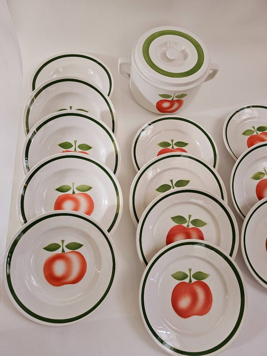 Moulins des loups plate and dish, apple pattern