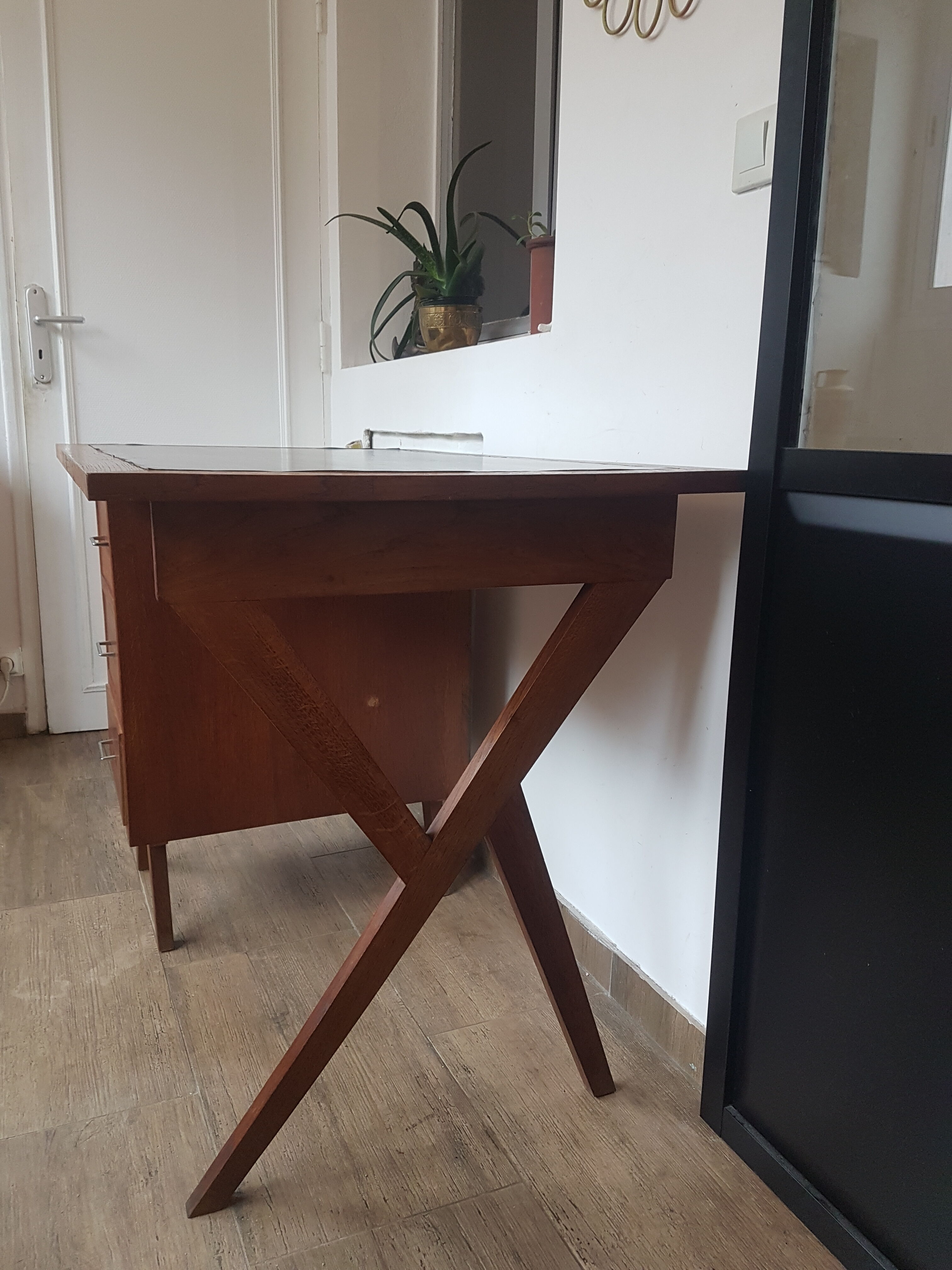 Bureau scandinave pieds compas