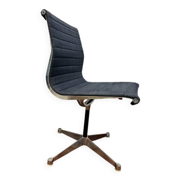Herman Miller EA105 chair
