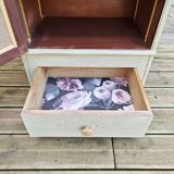 Armoire en bois patiné